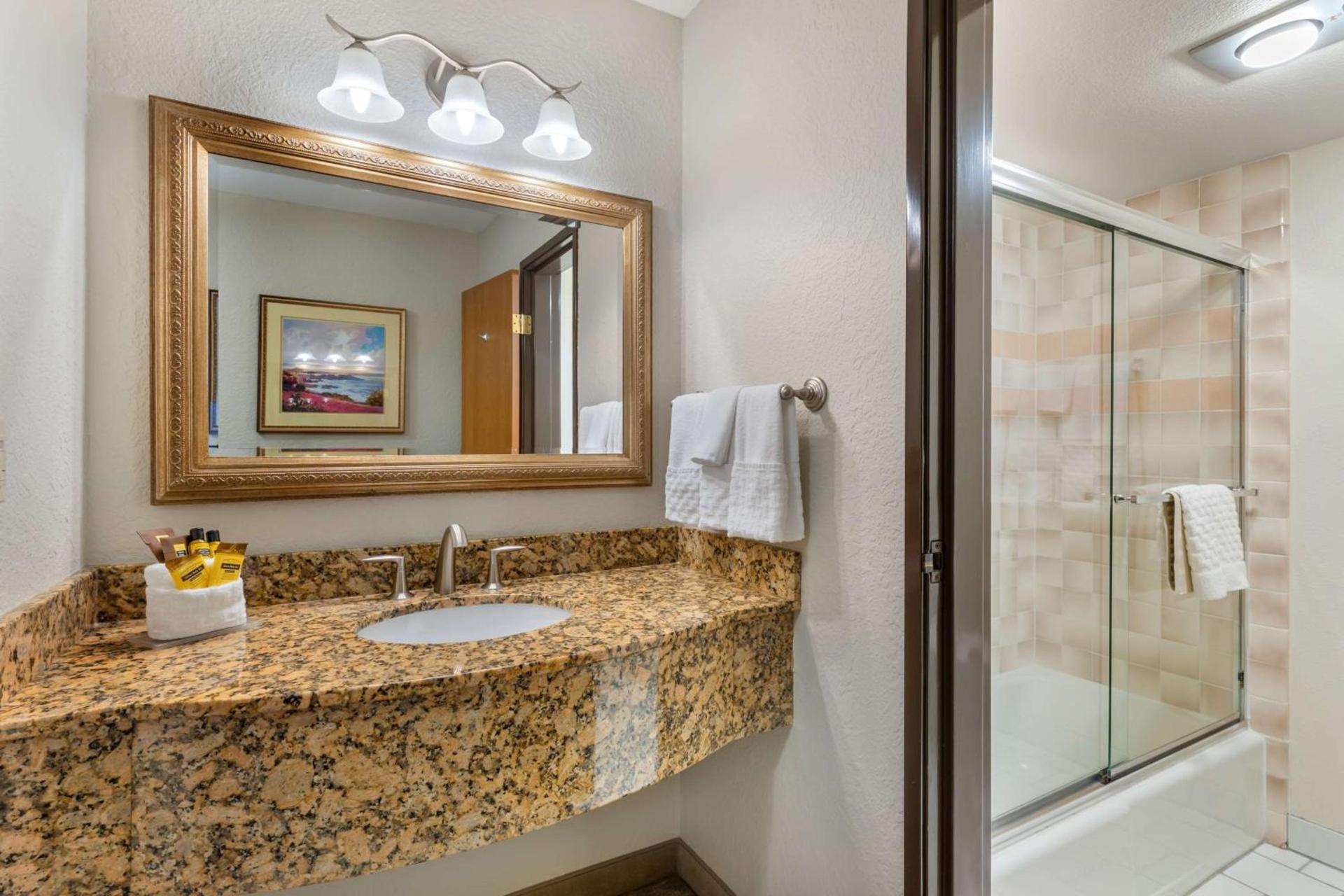 Best Western Plus Monterey Inn photo 47