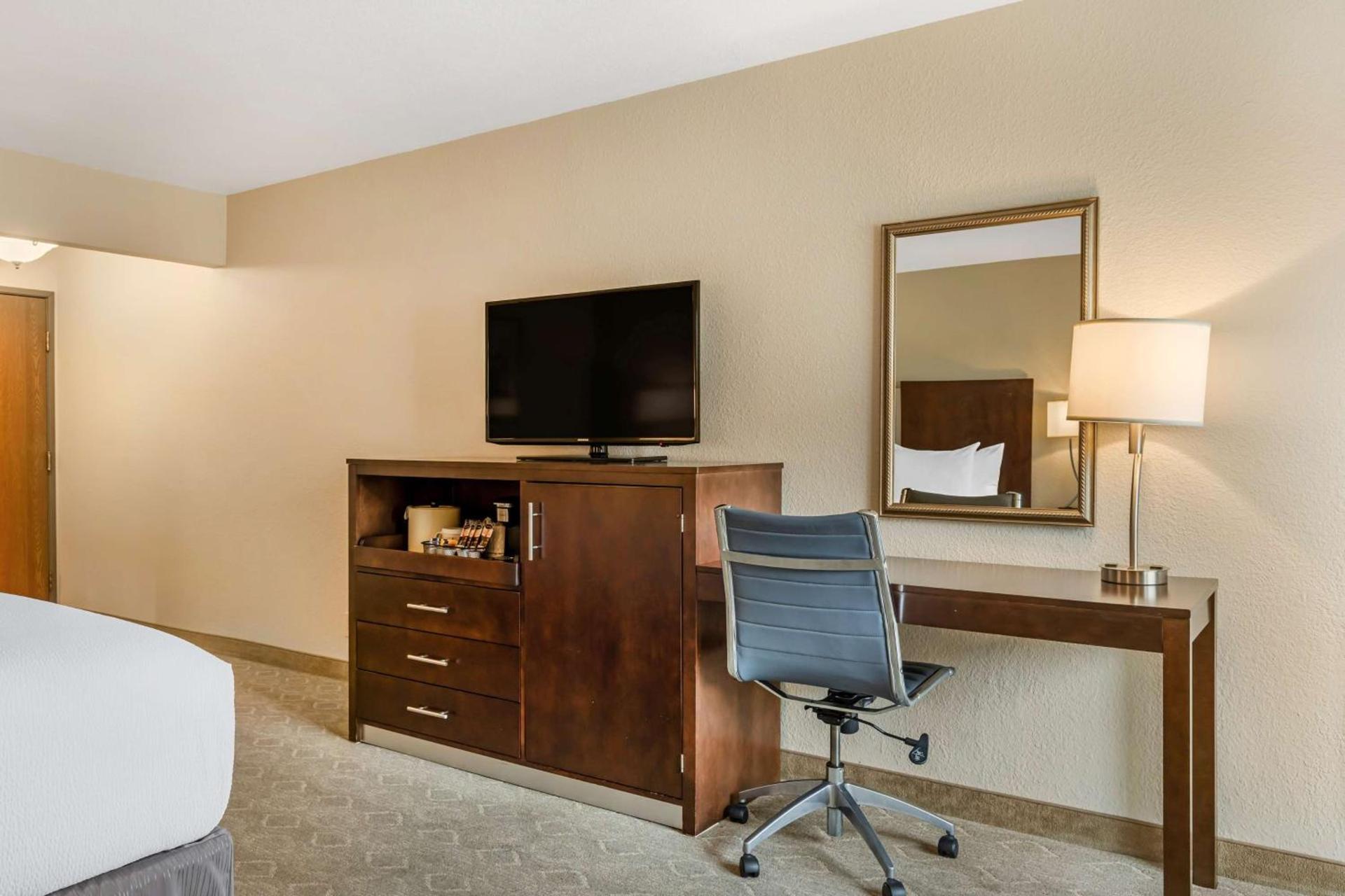 Best Western Plus Monterey Inn photo 40
