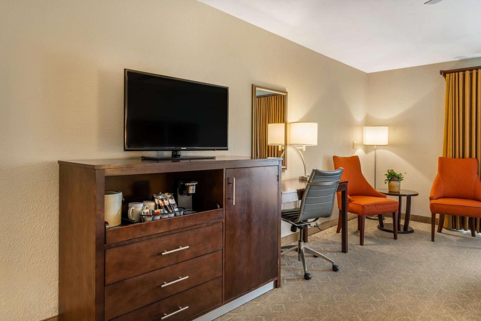 Best Western Plus Monterey Inn photo 42