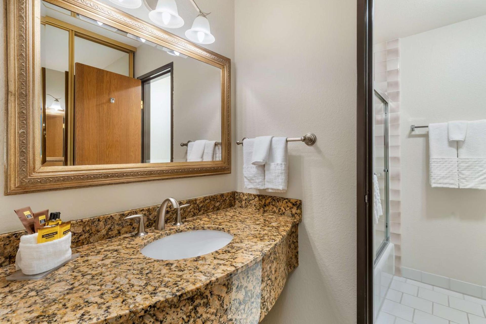 Best Western Plus Monterey Inn photo 52