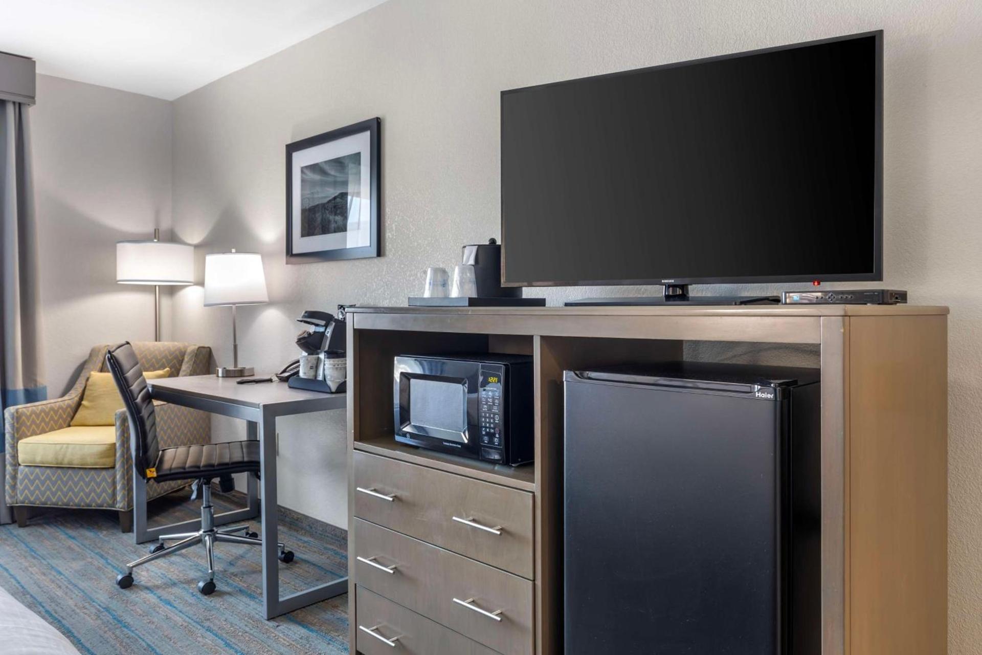 Best Western Plus Stephenville Inn photo 12