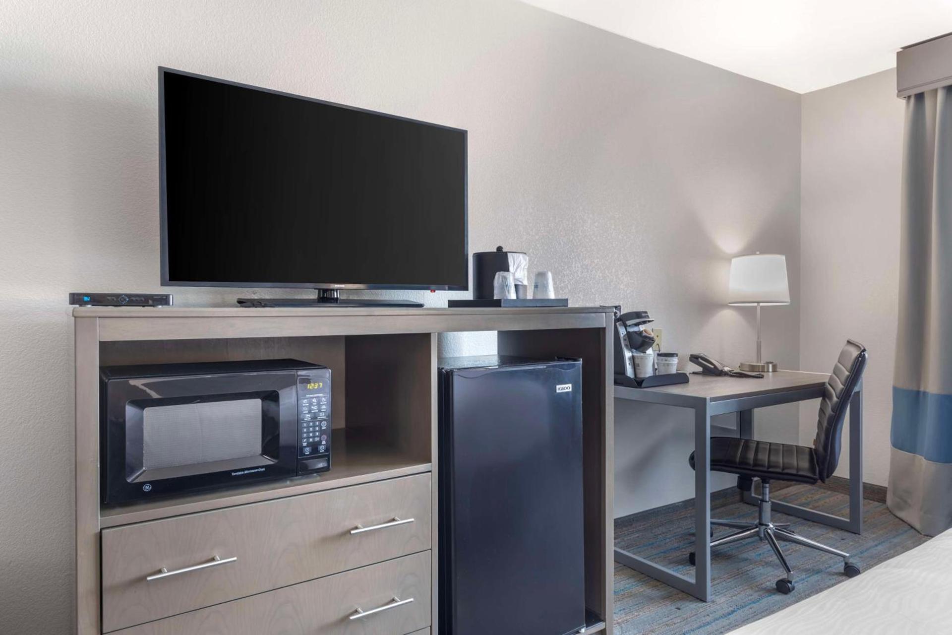 Best Western Plus Stephenville Inn photo 4
