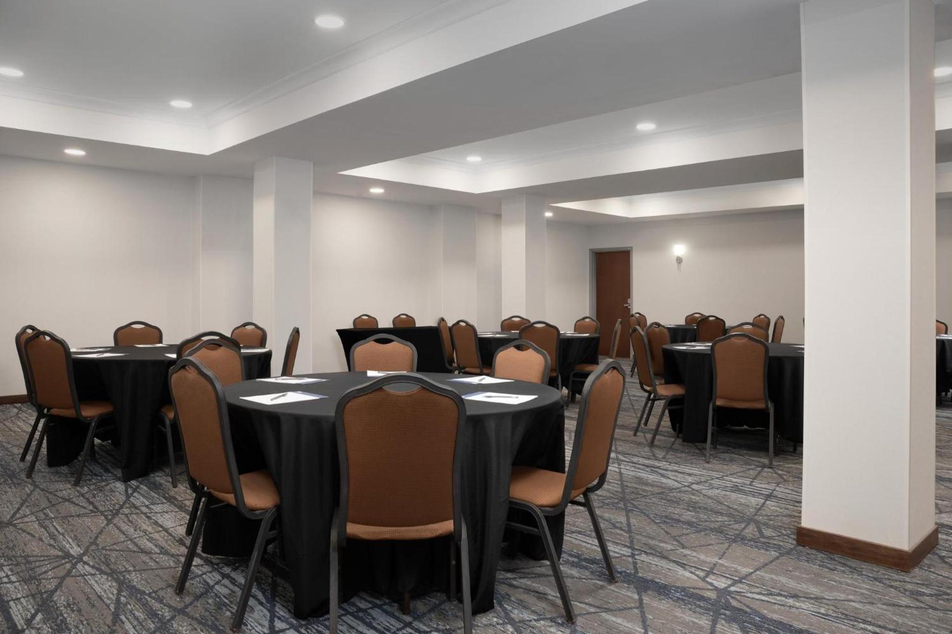Holiday Inn Express & Suites Alexandria - Fort Belvoir by IHG photo 21
