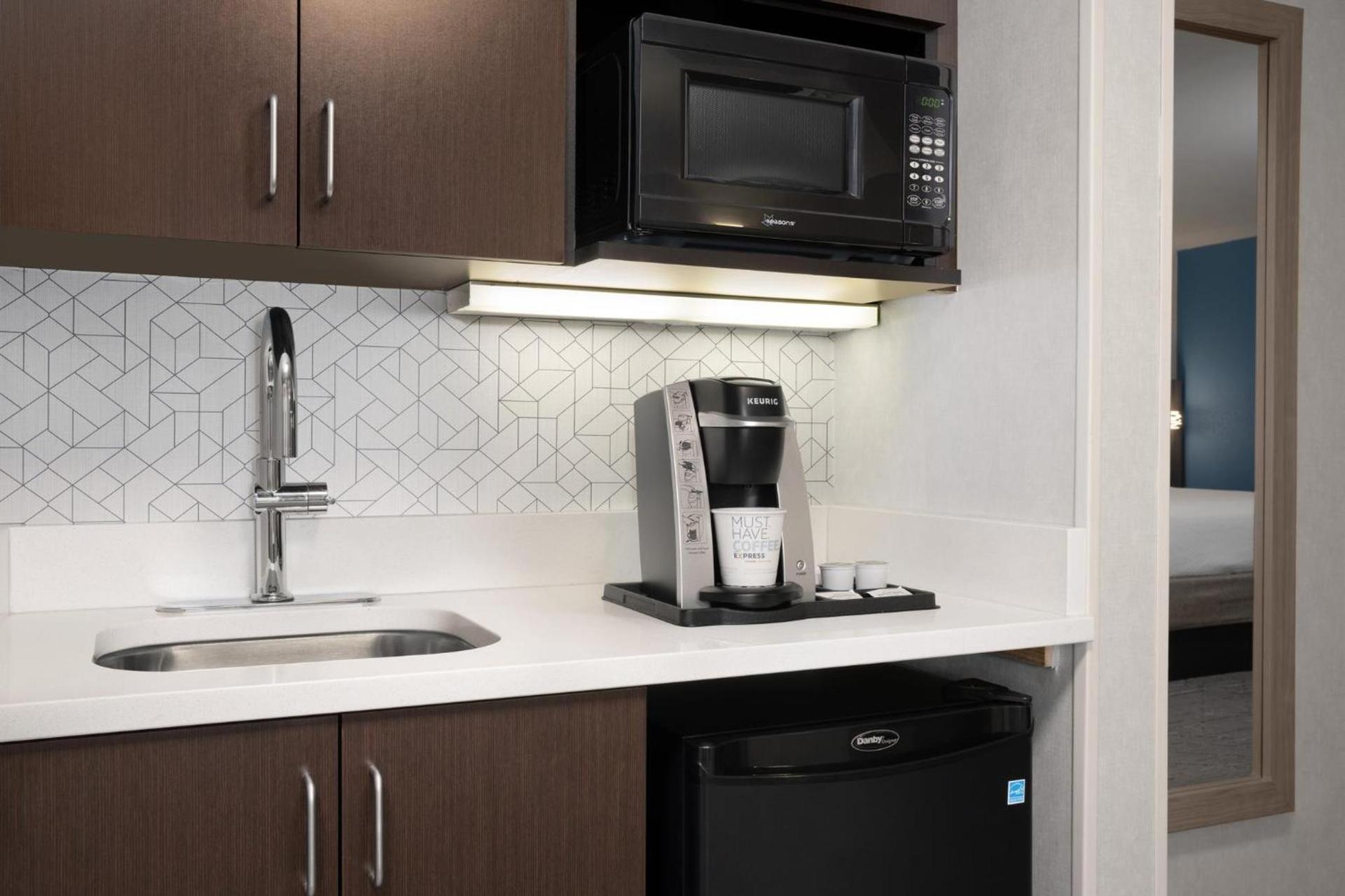 Holiday Inn Express & Suites Alexandria - Fort Belvoir by IHG photo 28