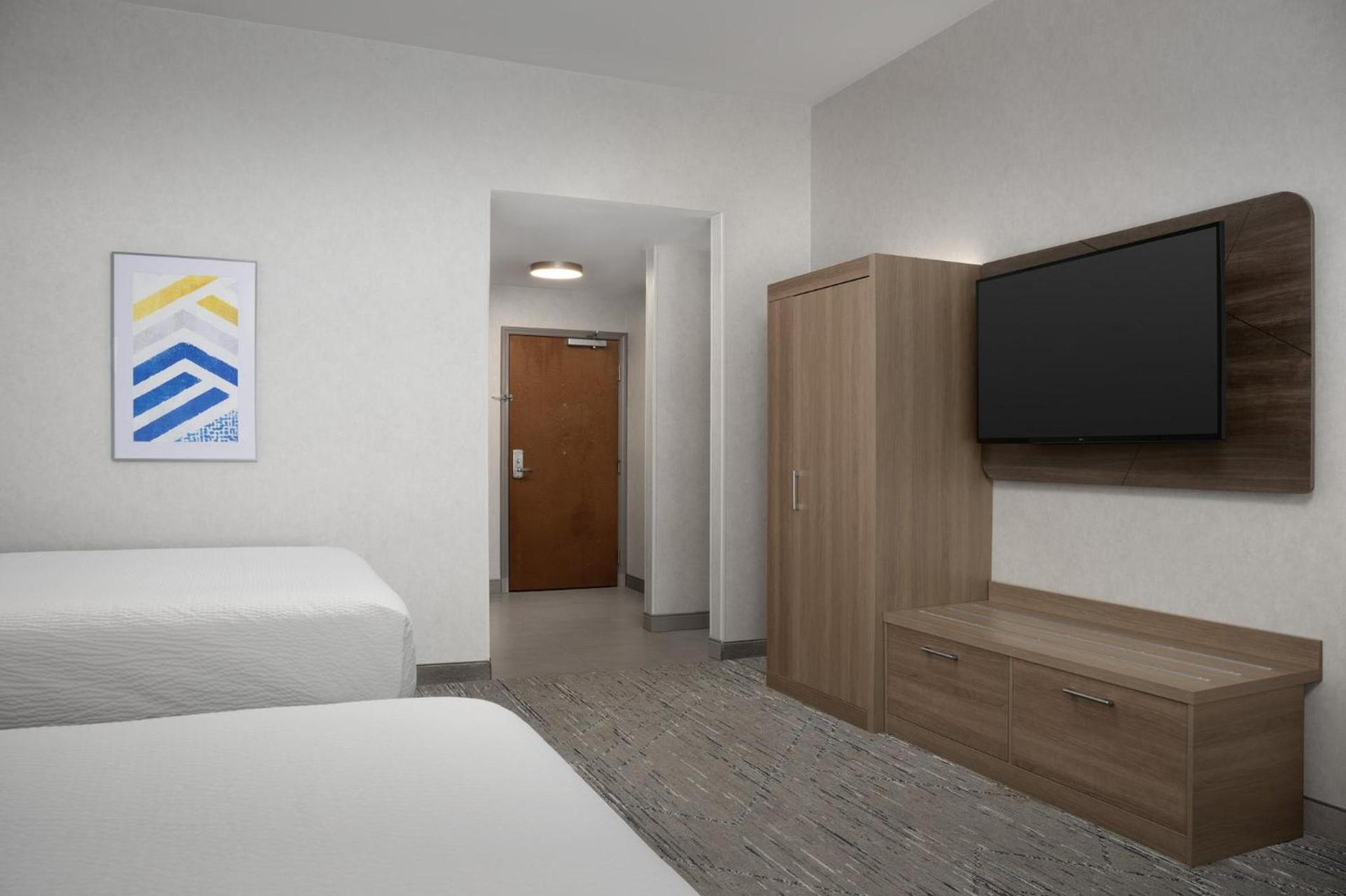 Holiday Inn Express & Suites Alexandria - Fort Belvoir by IHG photo 25