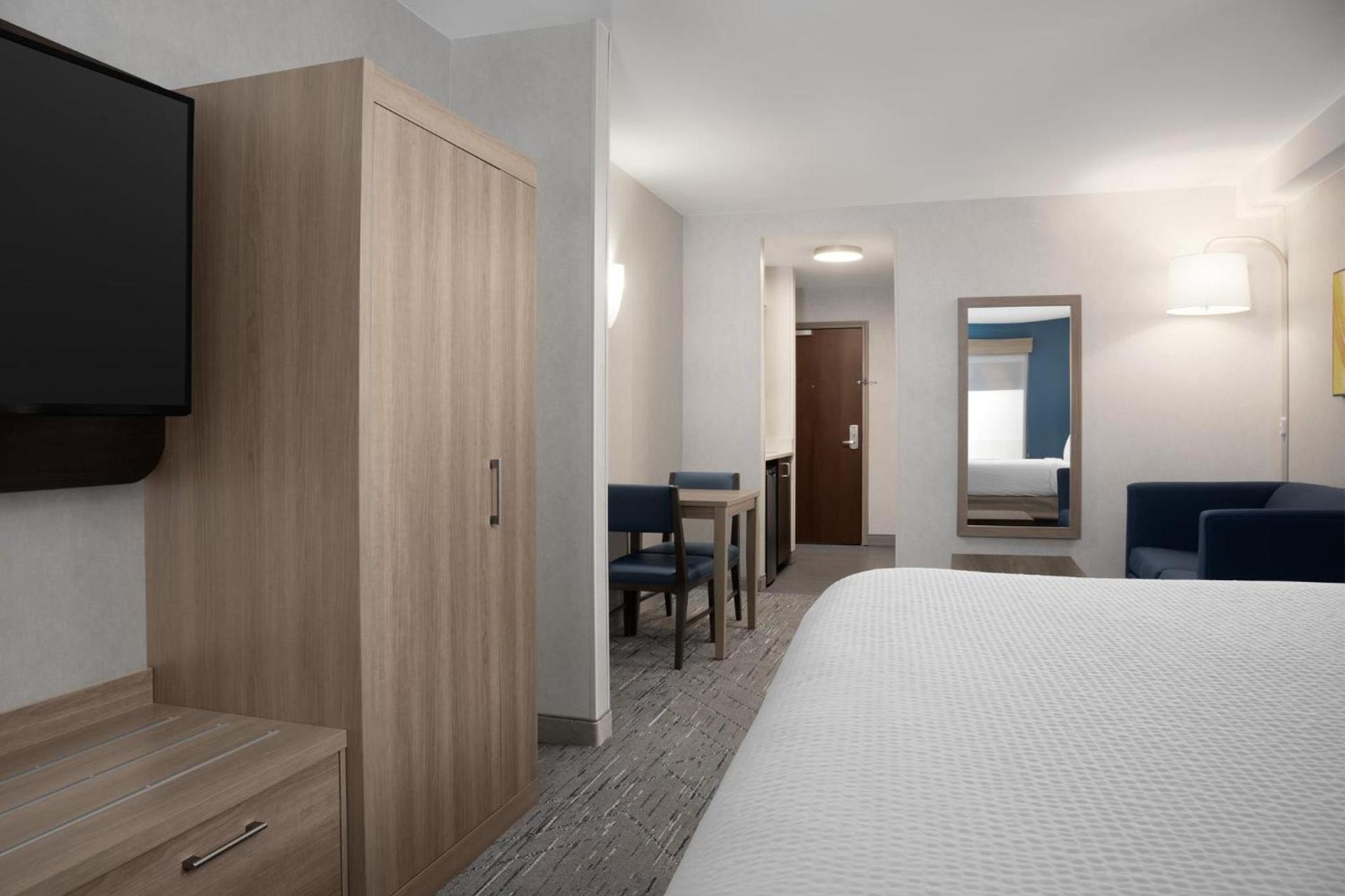Holiday Inn Express & Suites Alexandria - Fort Belvoir by IHG photo 41