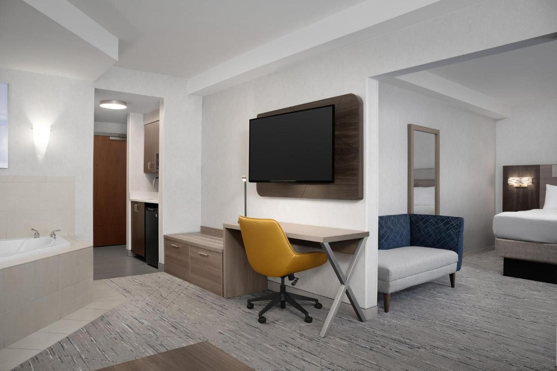 Holiday Inn Express & Suites Alexandria - Fort Belvoir by IHG photo 33