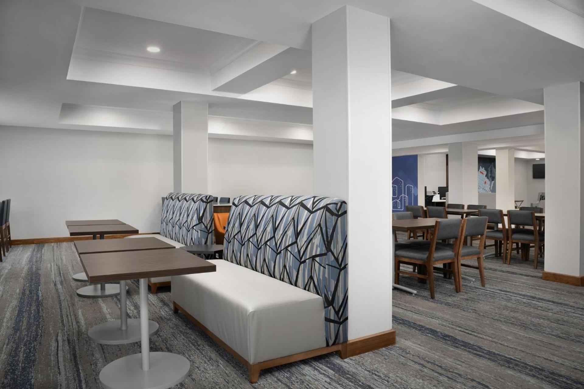 Holiday Inn Express & Suites Alexandria - Fort Belvoir by IHG photo 17