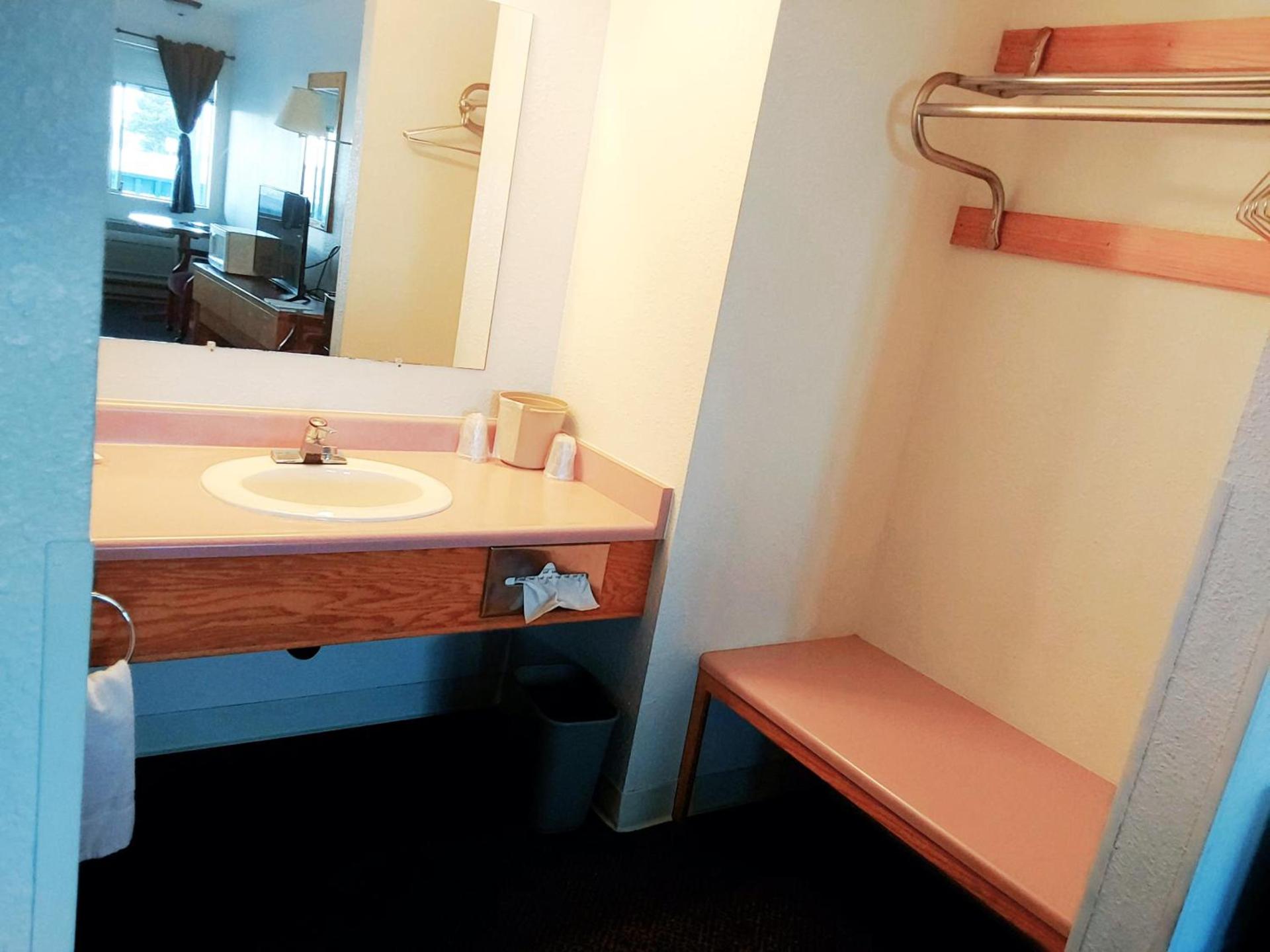 Harbor Inn photo 2