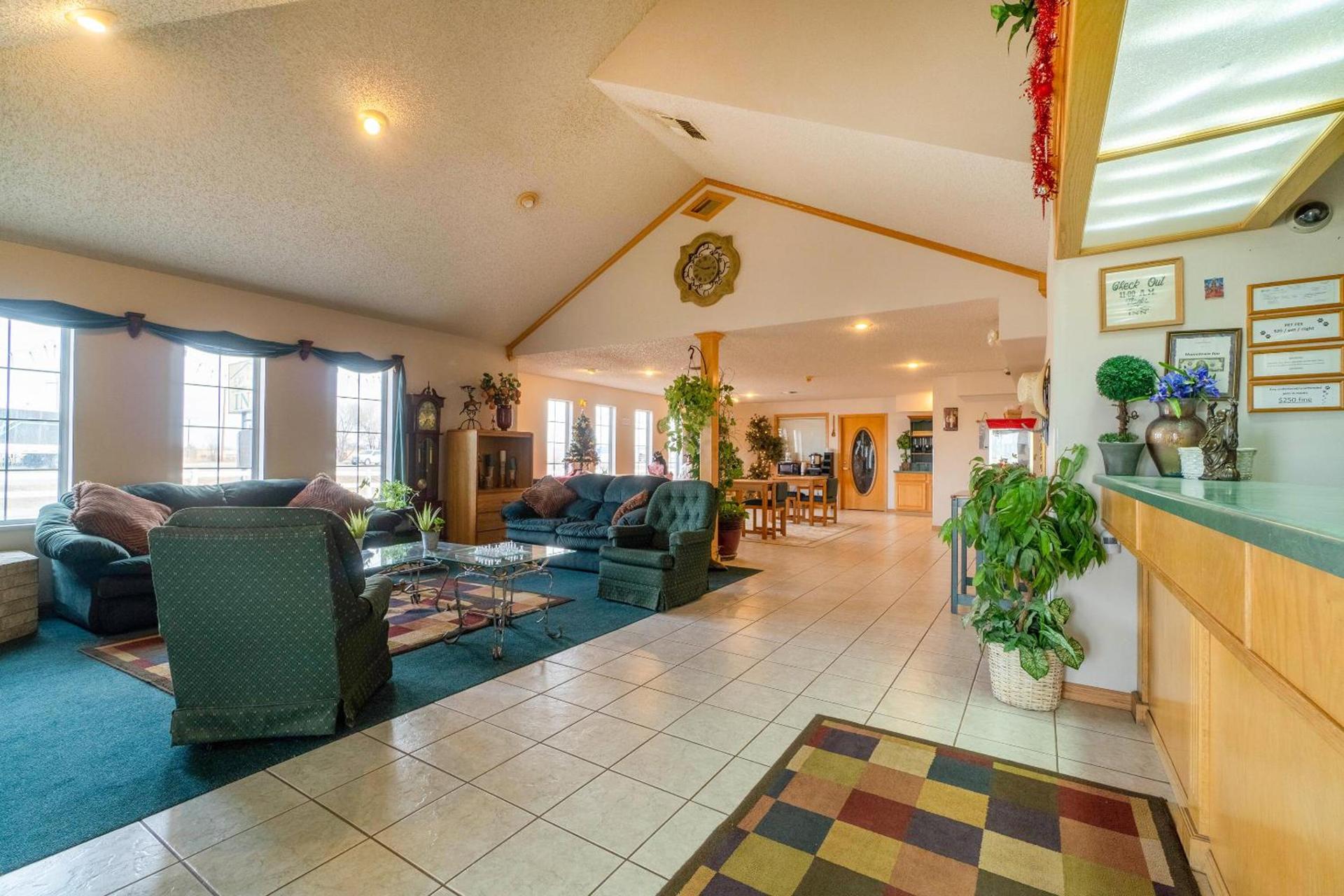 HomeTown Inn By OYO Texhoma, OK photo 19
