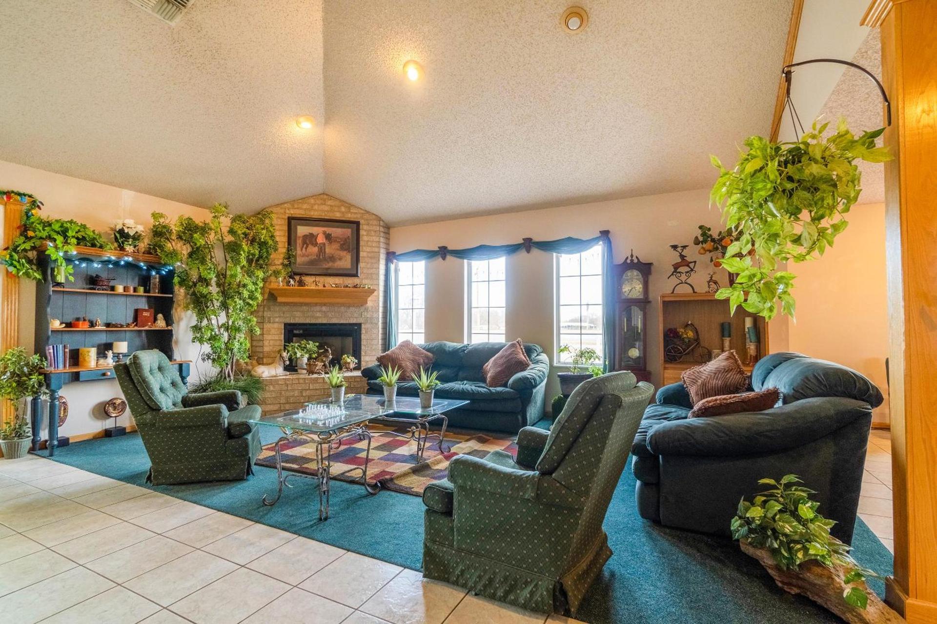 HomeTown Inn By OYO Texhoma, OK photo 5