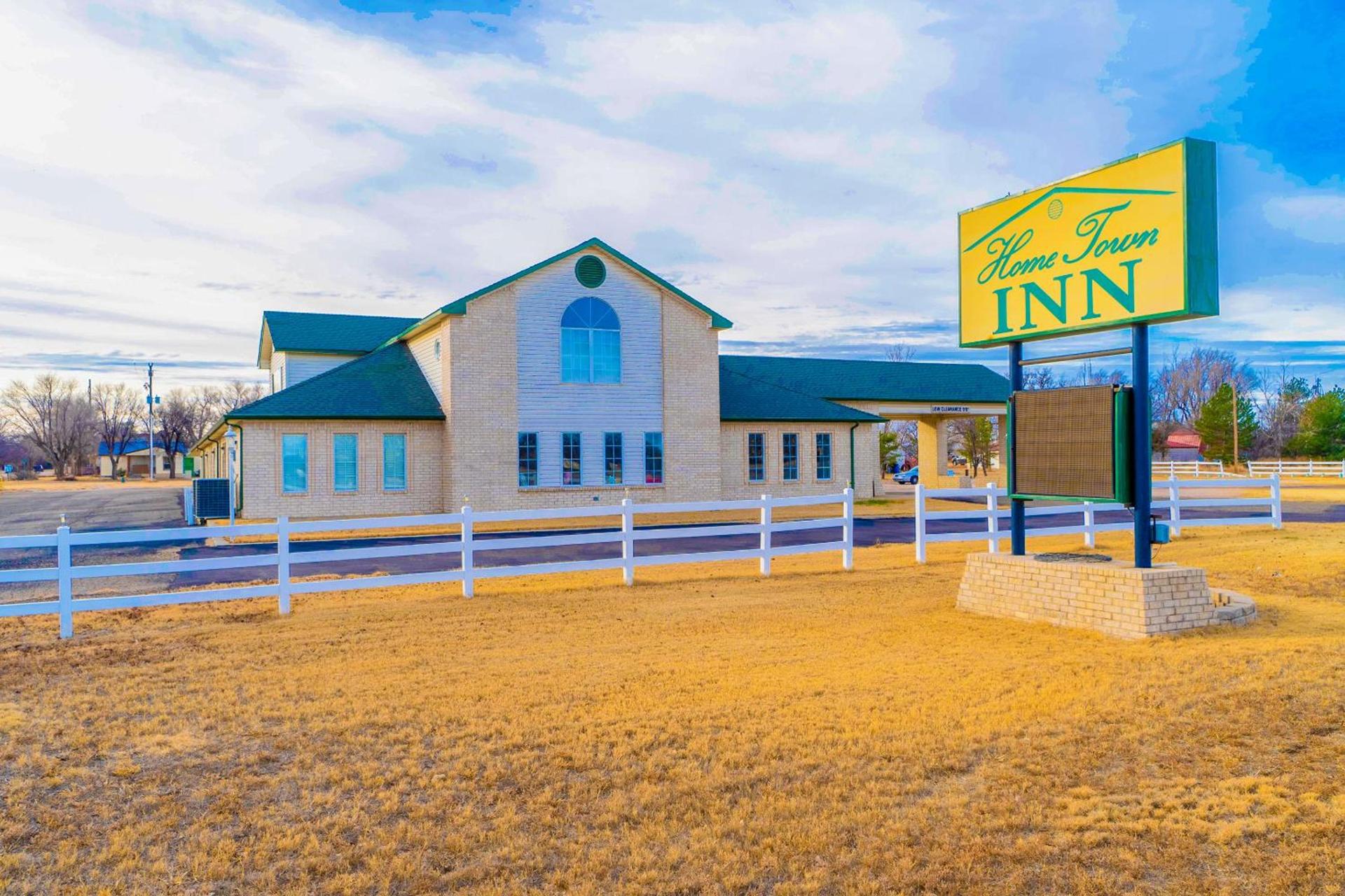 HomeTown Inn By OYO Texhoma, OK photo 1