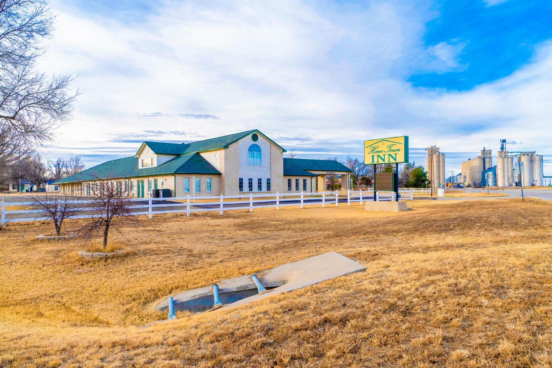 HomeTown Inn By OYO Texhoma, OK photo 27