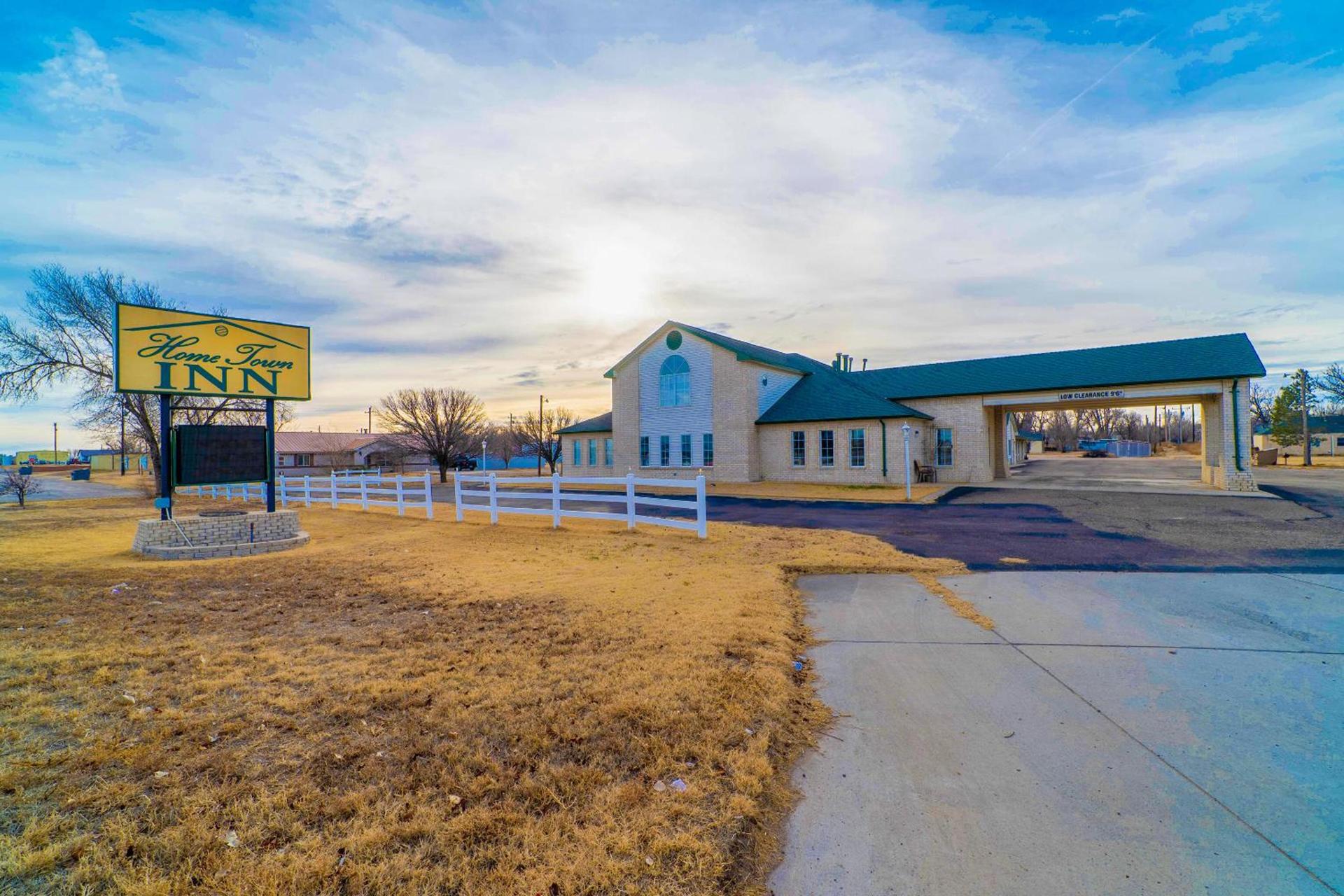 HomeTown Inn By OYO Texhoma, OK photo 28
