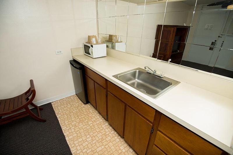 Pacific Marina Inn Airport photo 13
