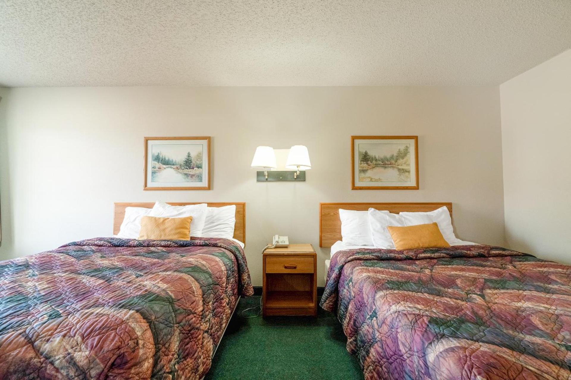 HomeTown Inn By OYO Texhoma, OK photo 63