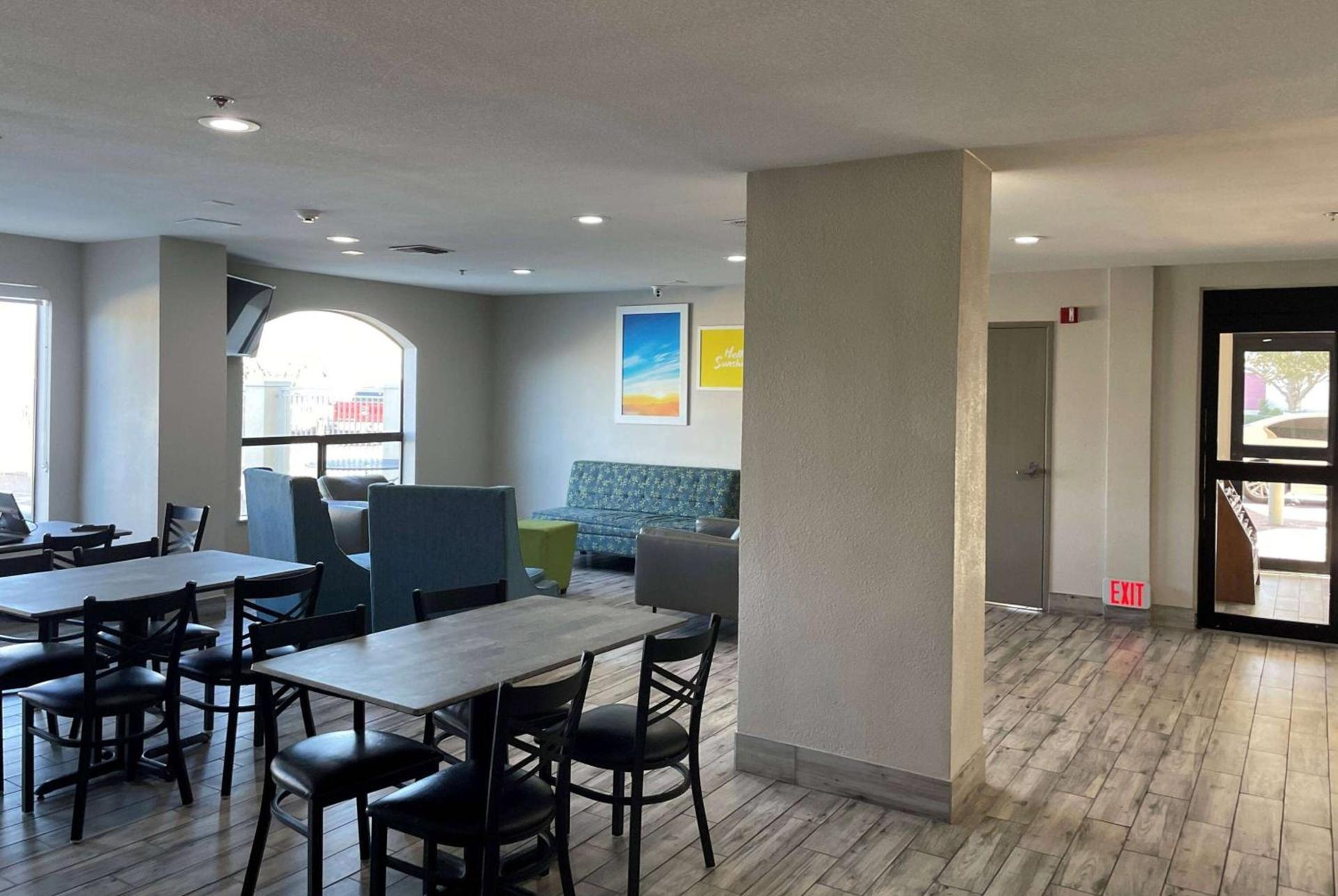 Days Inn by Wyndham Dallas Garland West photo 6