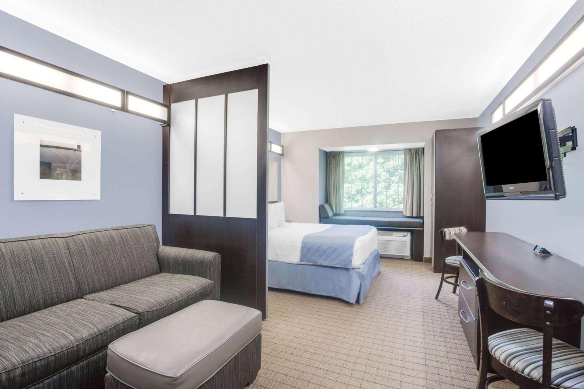 Microtel Inn & Suites Bath photo 8