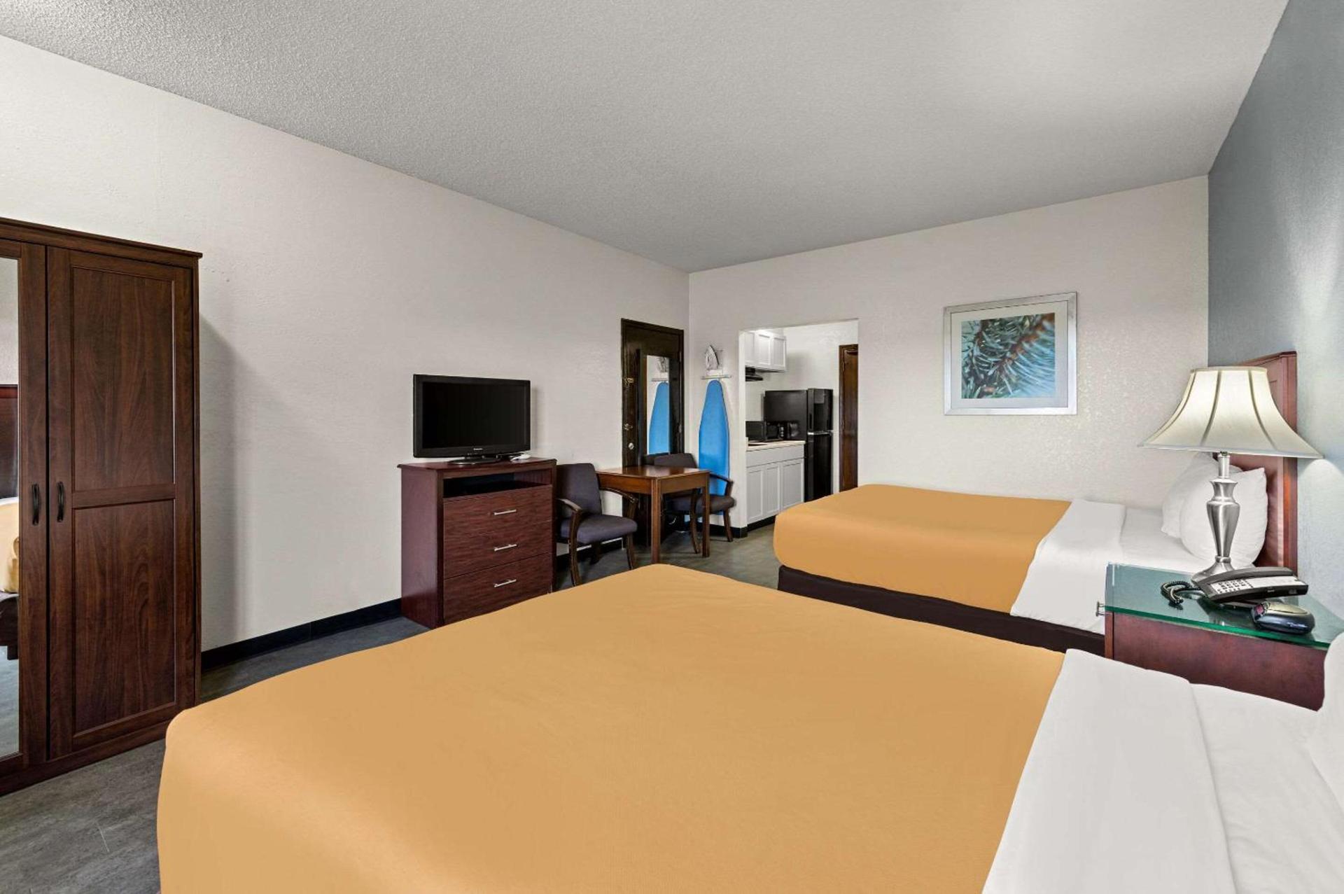 Suburban Studios Kansas City Airport North photo 15
