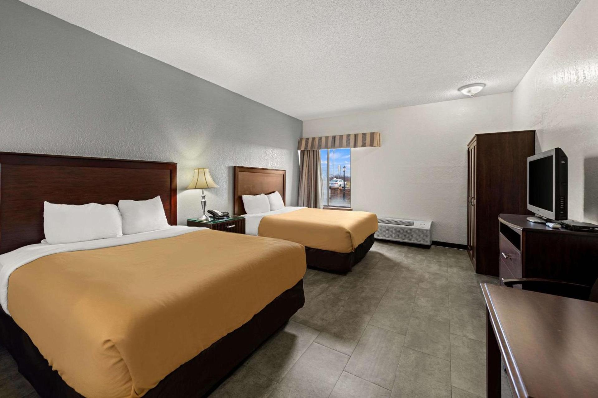 Suburban Studios Kansas City Airport North photo 14
