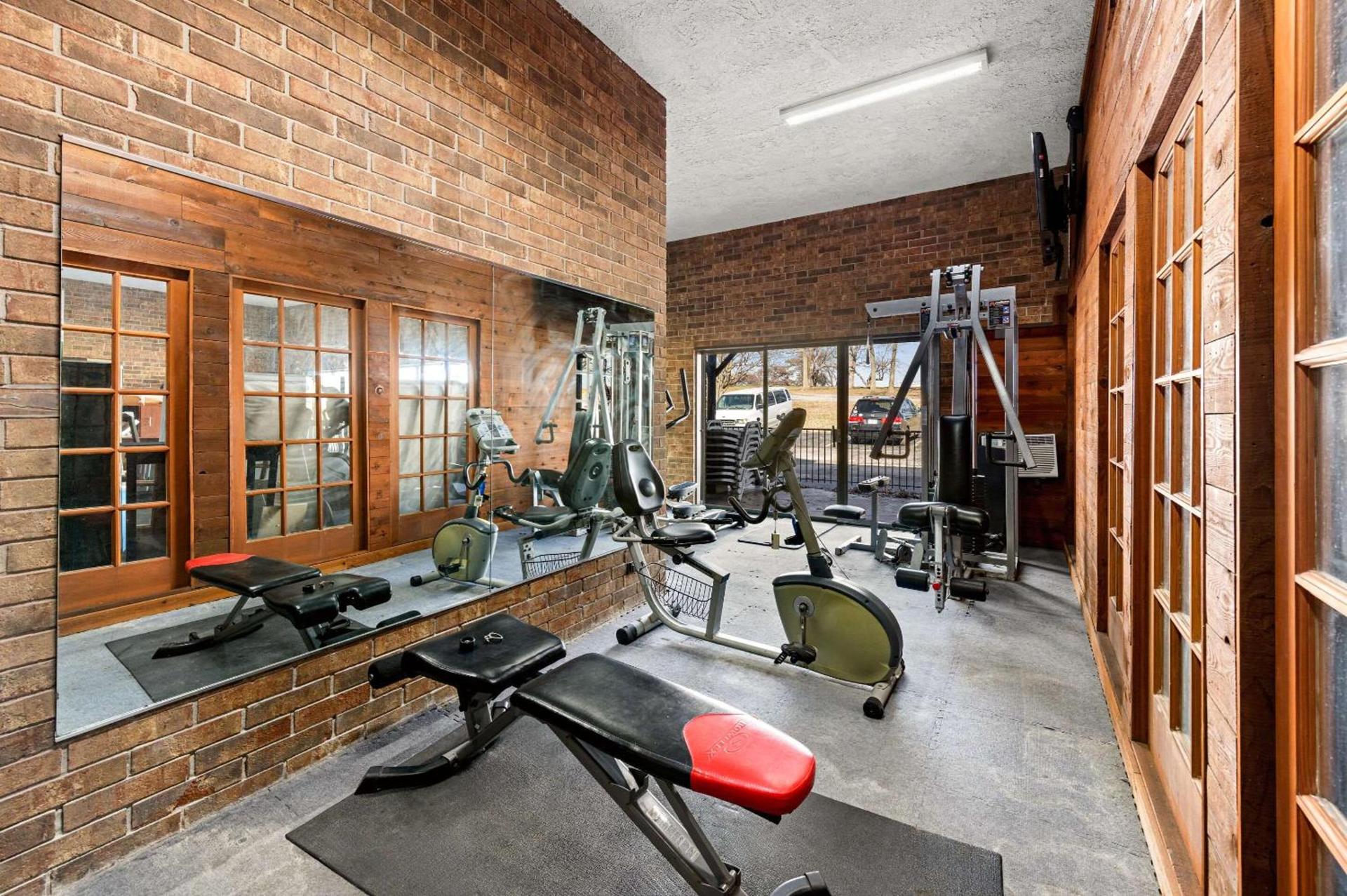 Suburban Studios Kansas City Airport North photo 26
