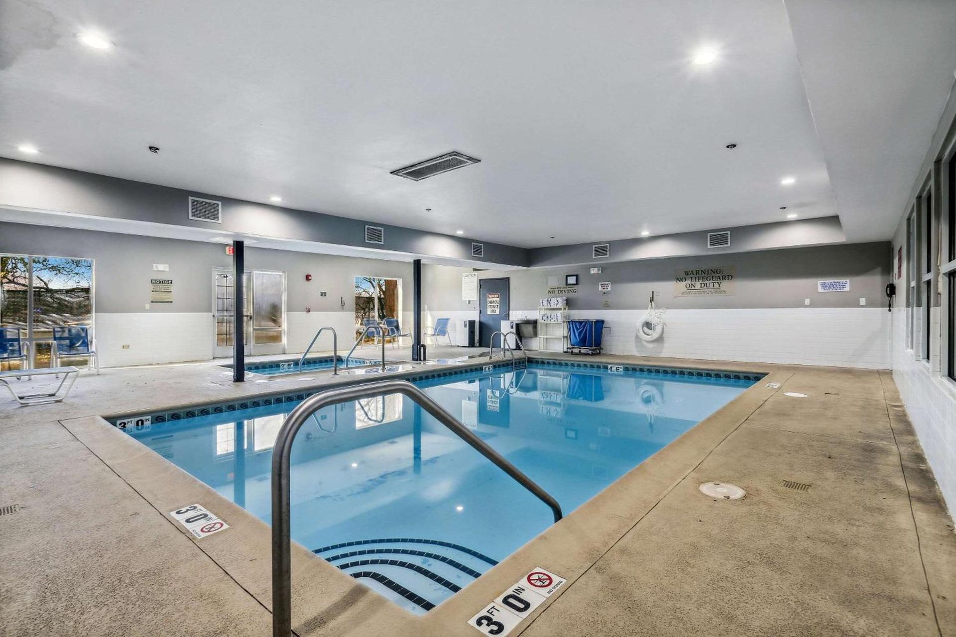 Country Inn & Suites by Radisson, Chicago O'Hare South, IL photo 10
