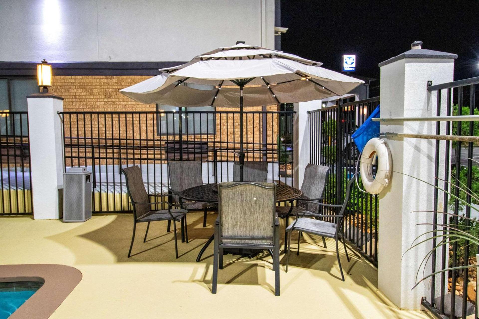 Comfort Inn & Suites Schulenburg photo 12
