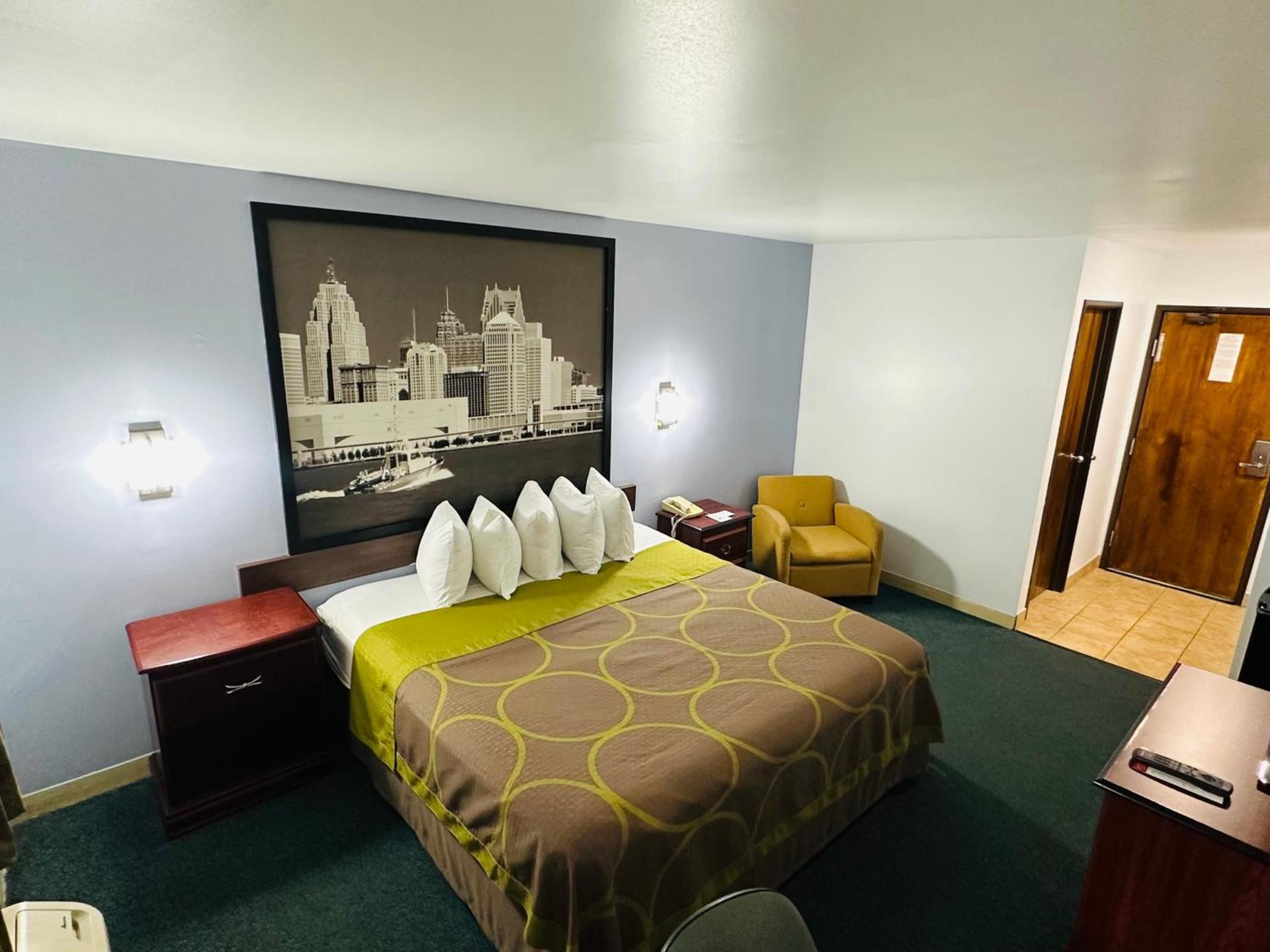 Super 8 by Wyndham Imlay City photo 2