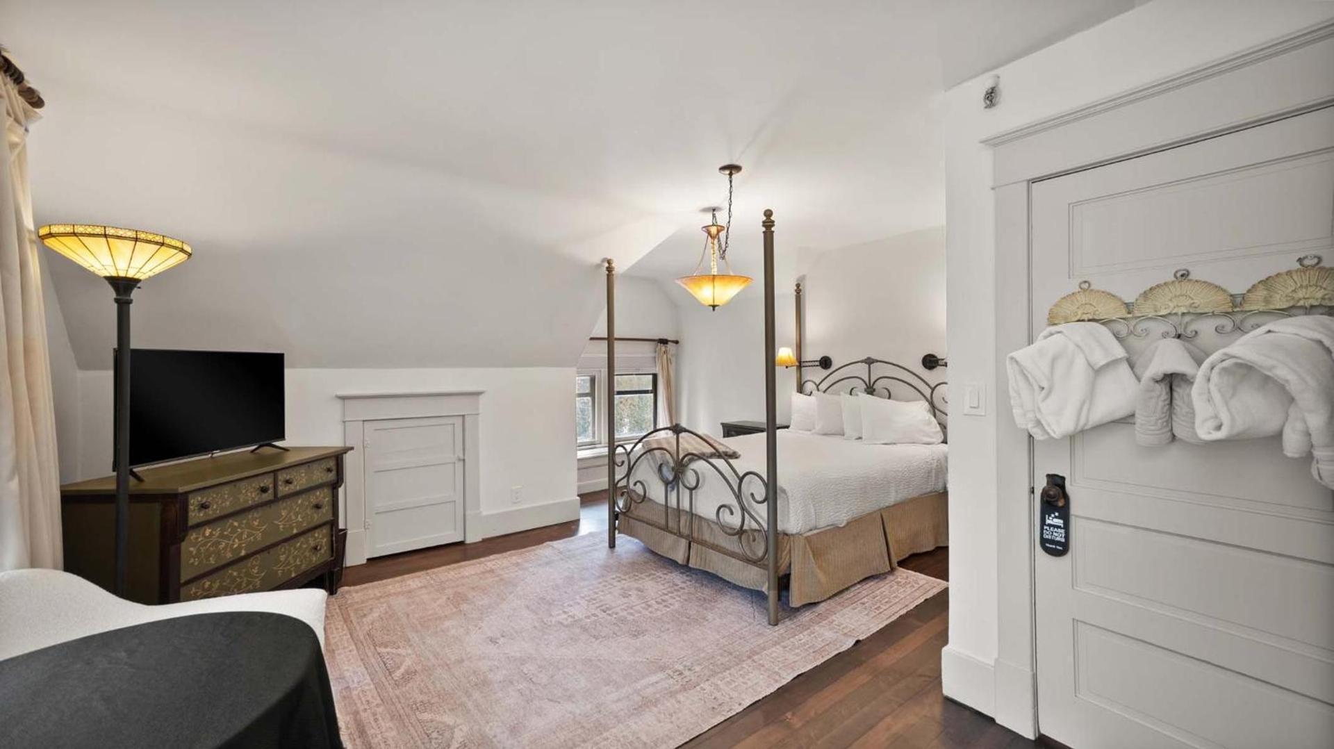 Greenbriar Inn photo 20