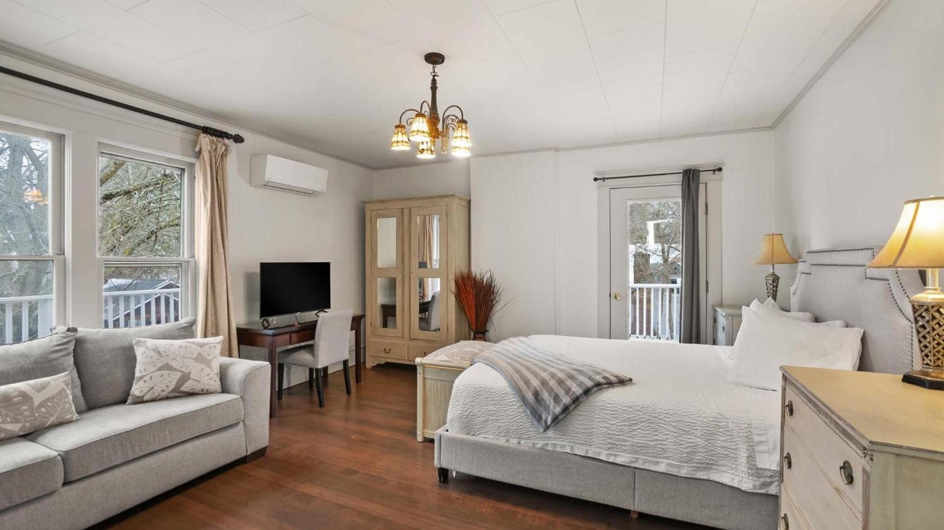 Greenbriar Inn photo 18