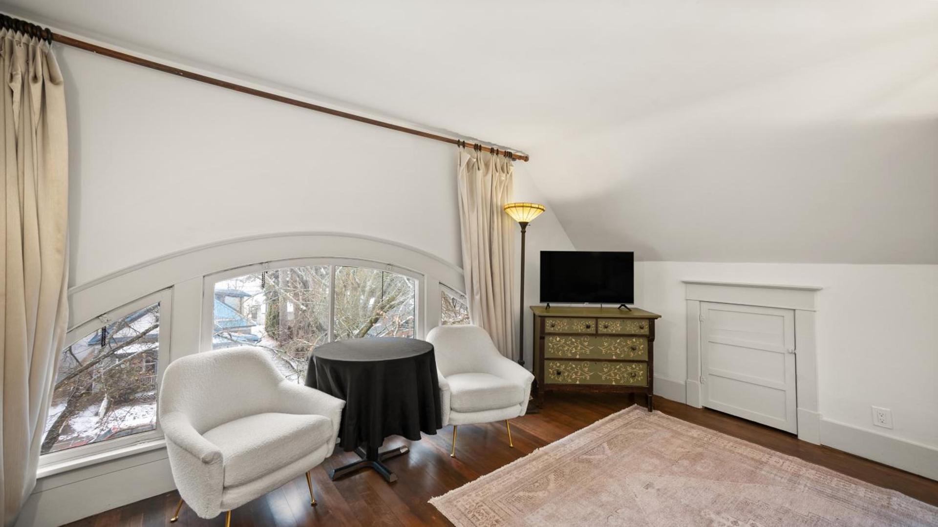 Greenbriar Inn photo 29
