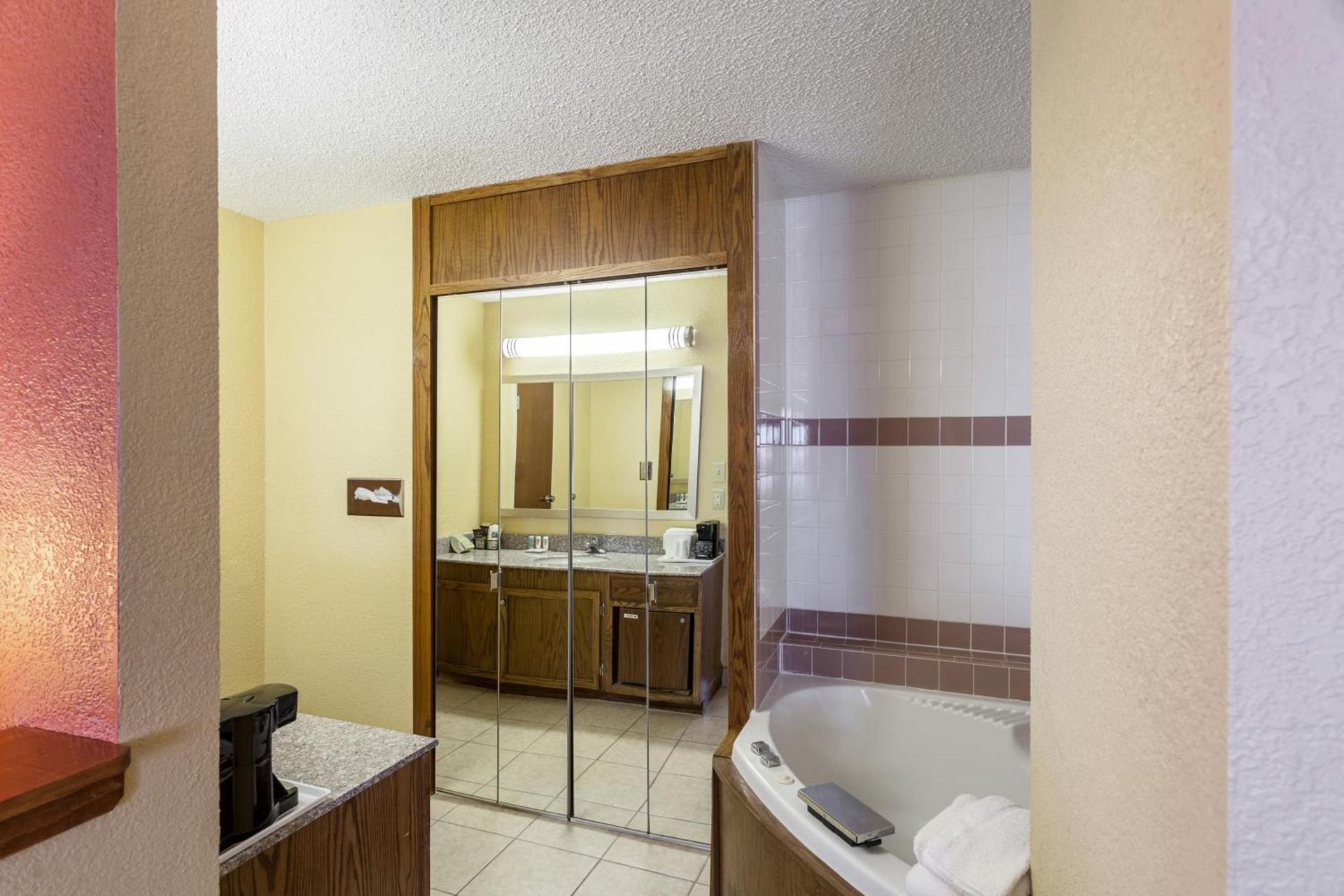 Quality Inn & Suites Lincoln South photo 34