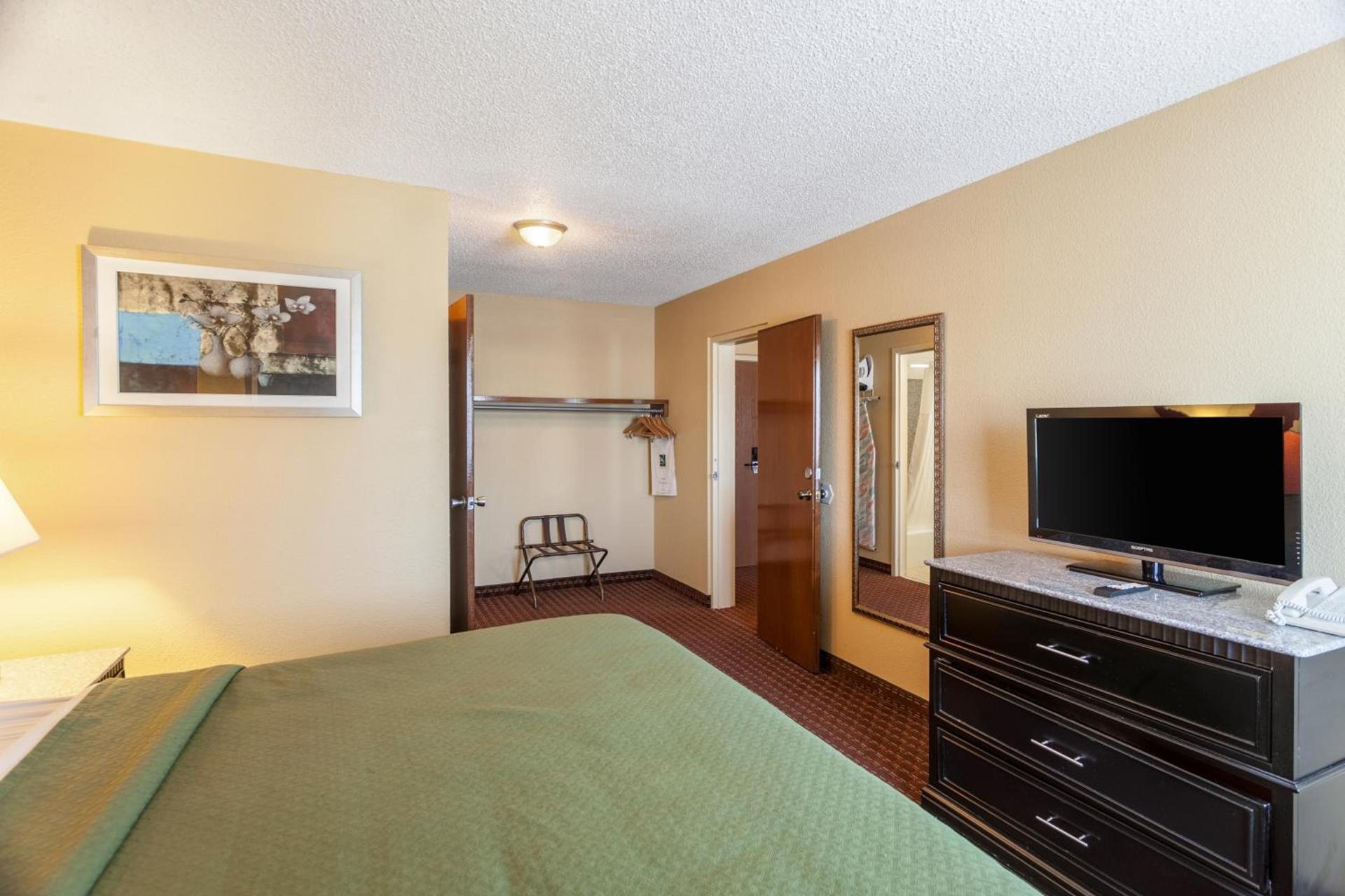 Quality Inn & Suites Lincoln South photo 43