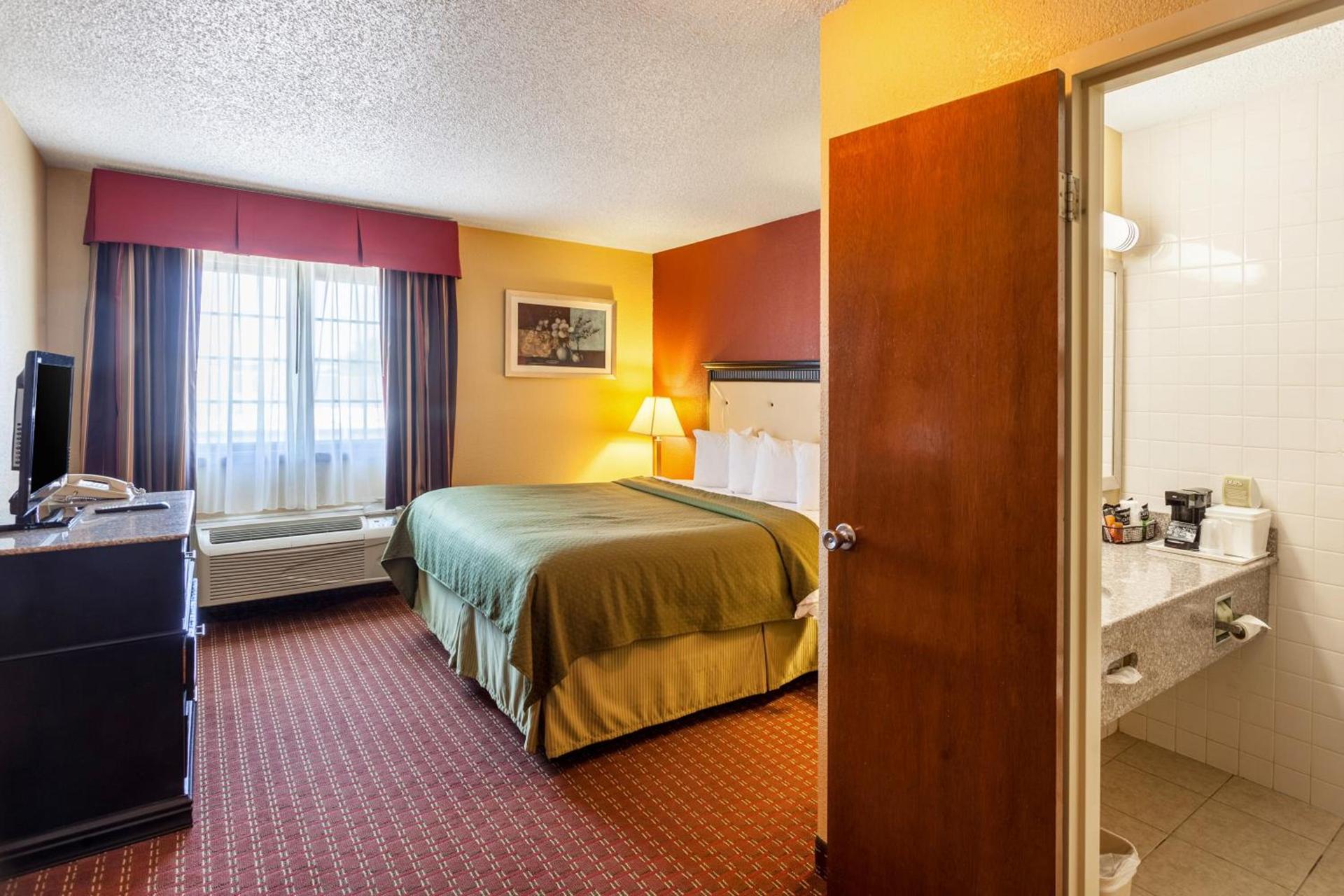 Quality Inn & Suites Lincoln South photo 44