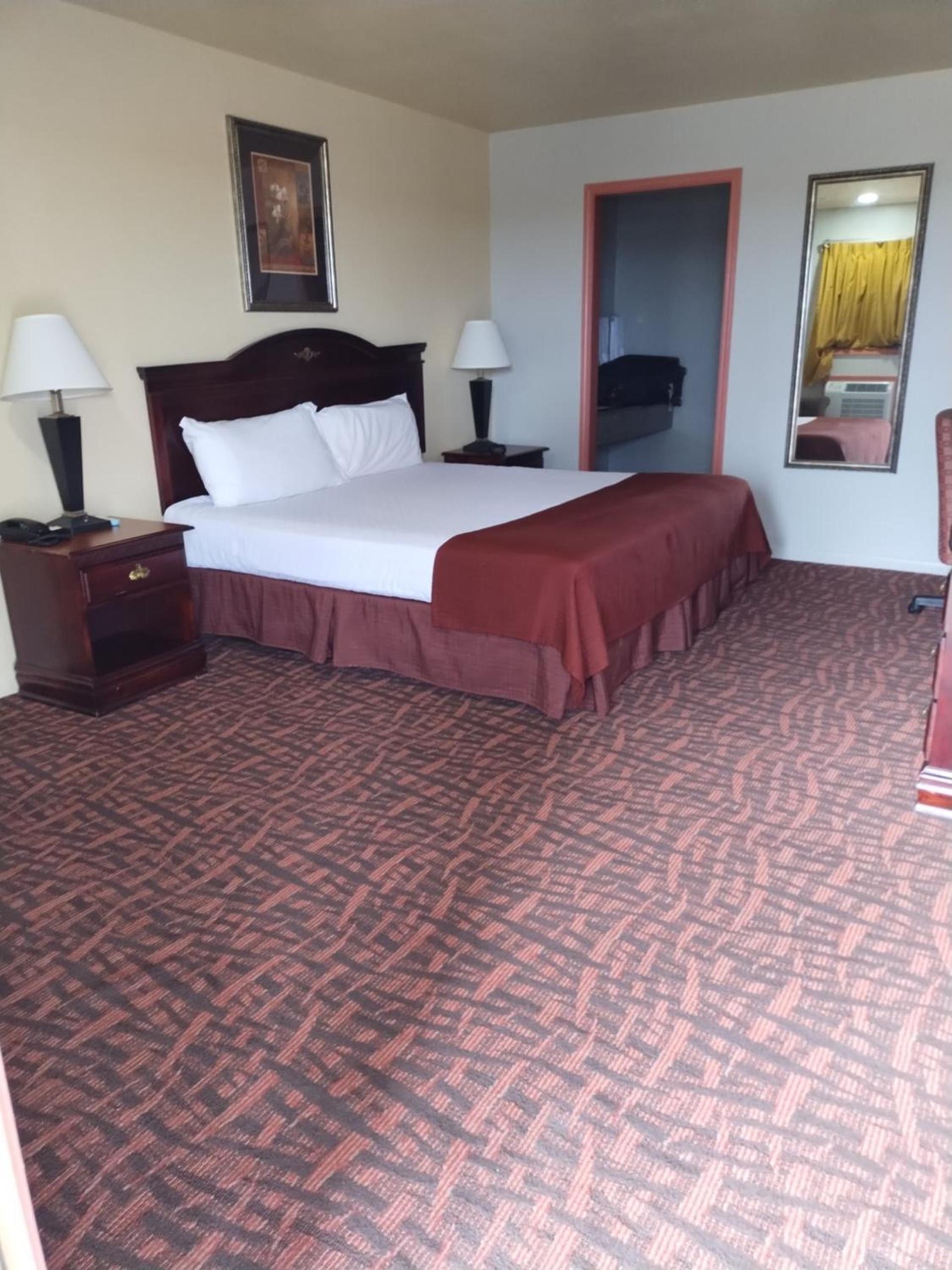 Howards Inn Motel photo 15