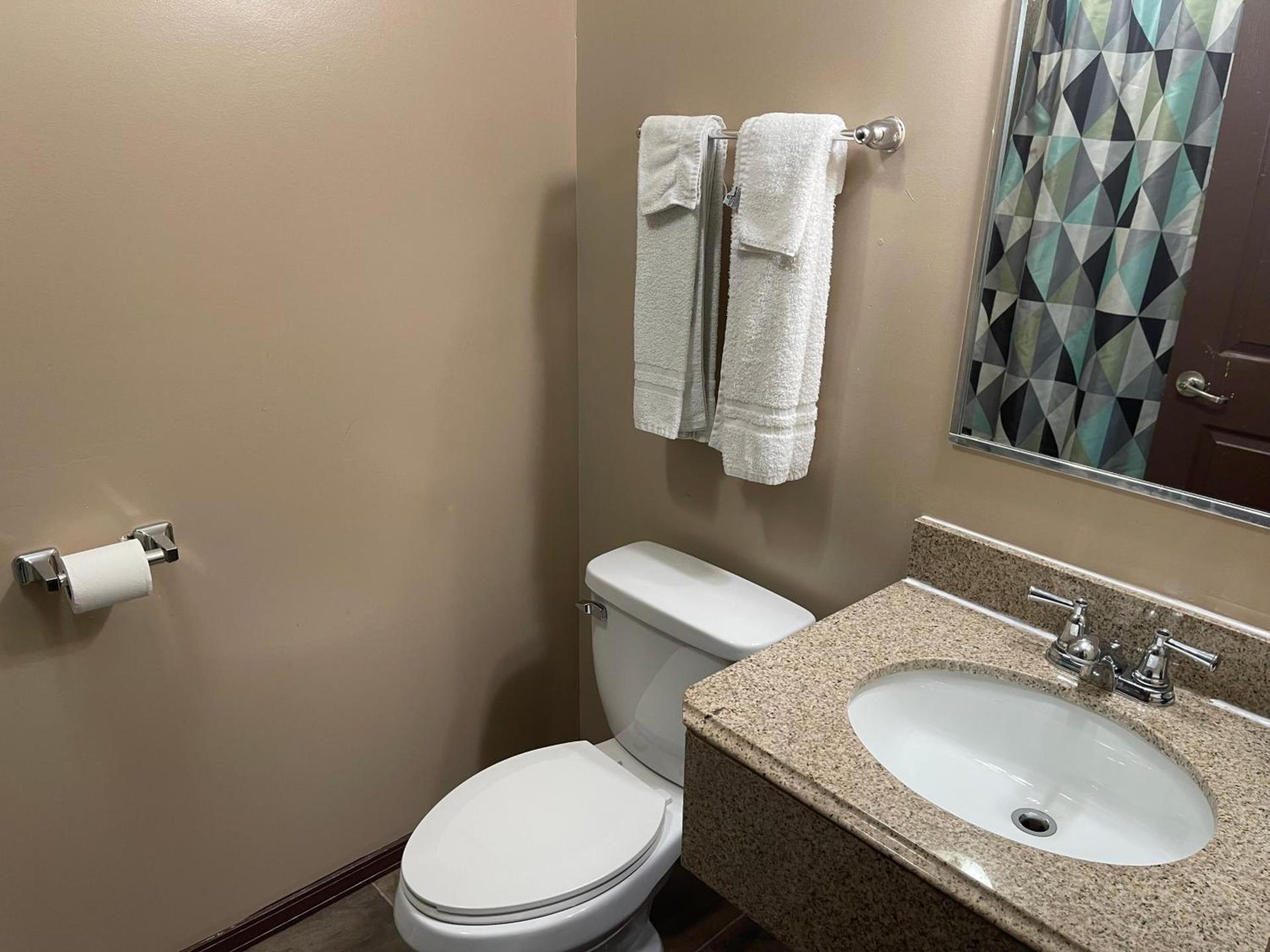 Economy Inn & Suites photo 19