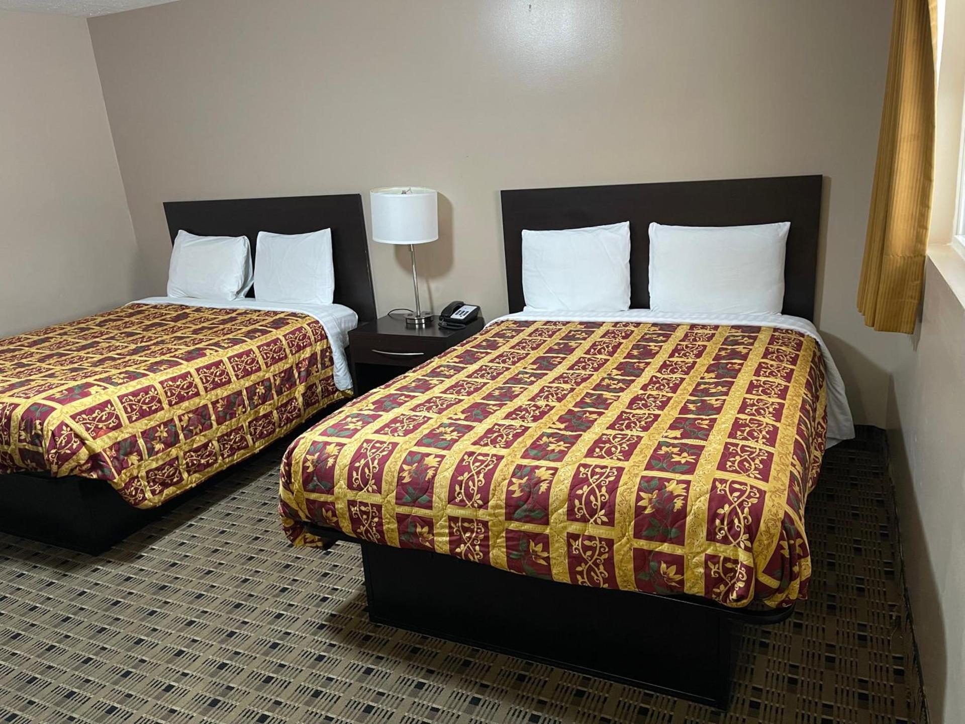 Economy Inn & Suites photo 13