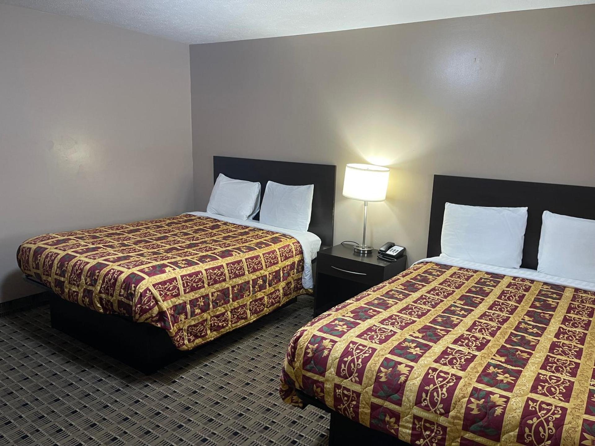 Economy Inn & Suites photo 14