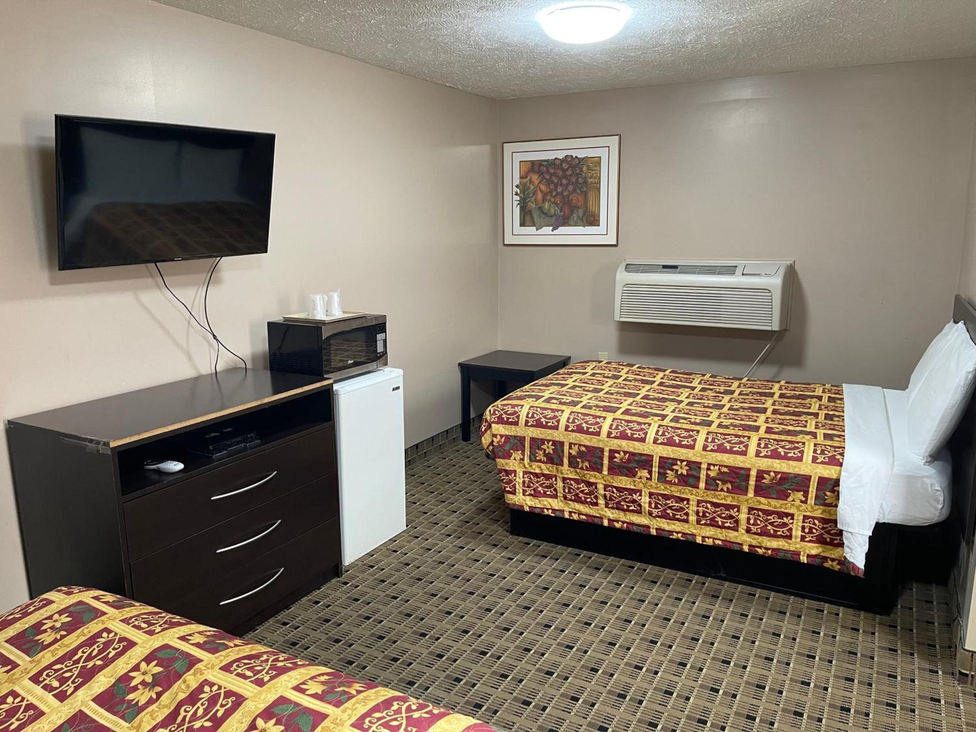 Economy Inn & Suites photo 26