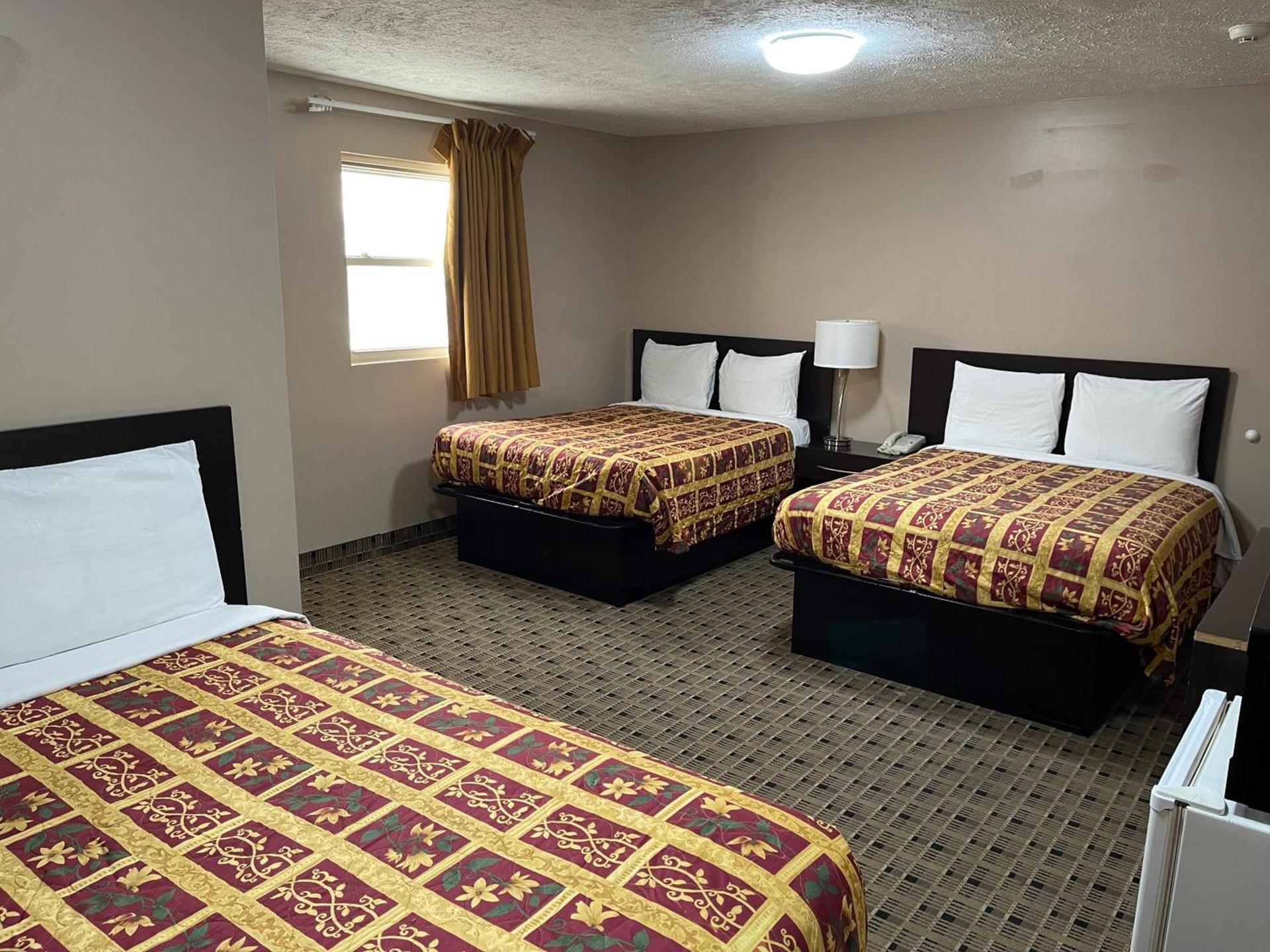 Economy Inn & Suites photo 25