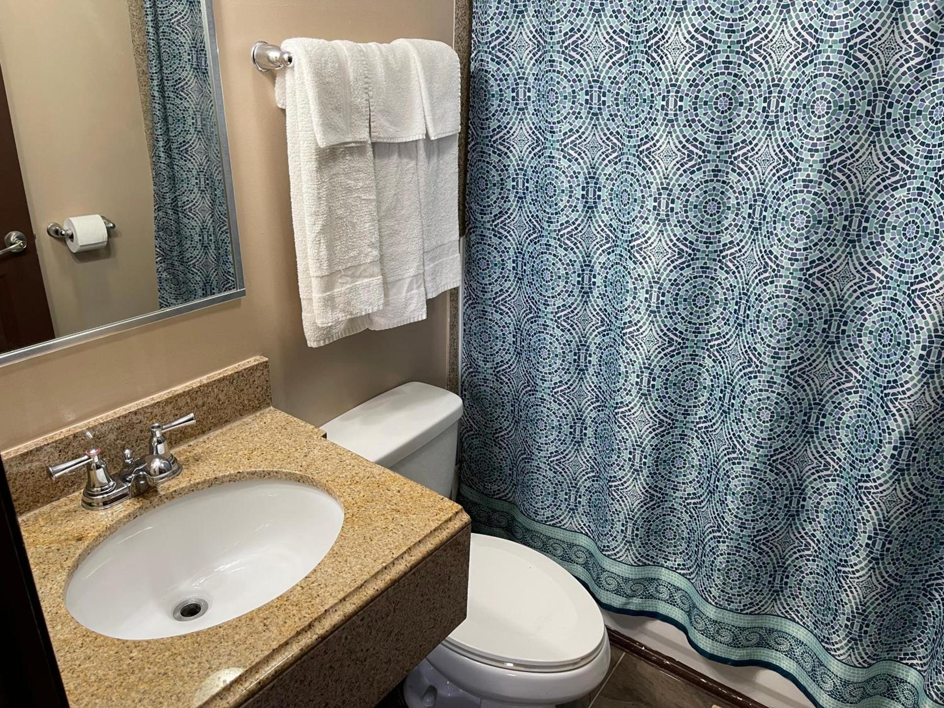 Economy Inn & Suites photo 22
