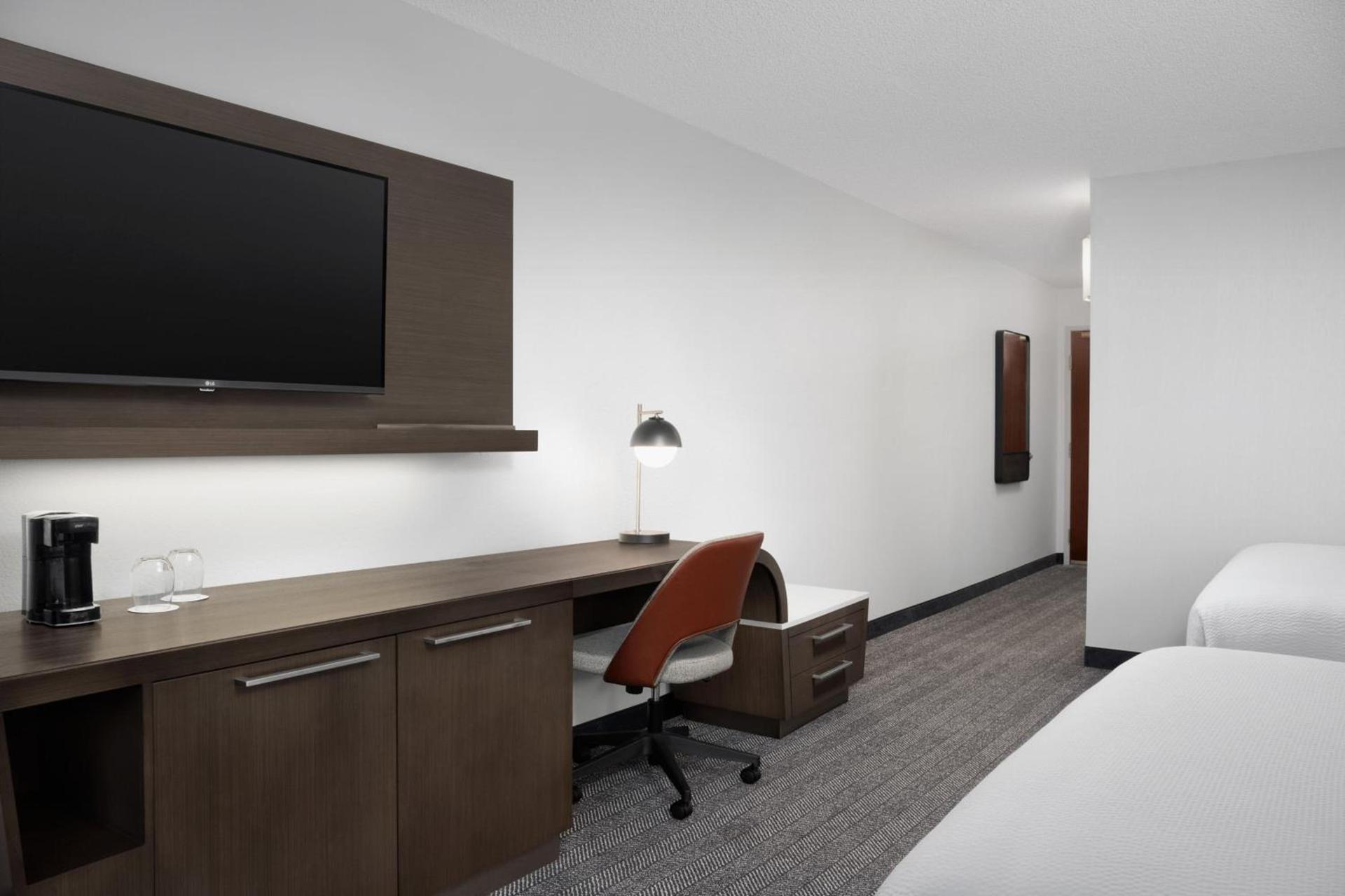 Courtyard by Marriott Lakeland photo 8