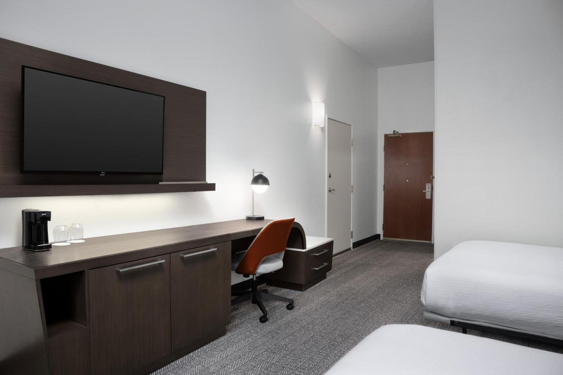 Courtyard by Marriott Lakeland photo 9