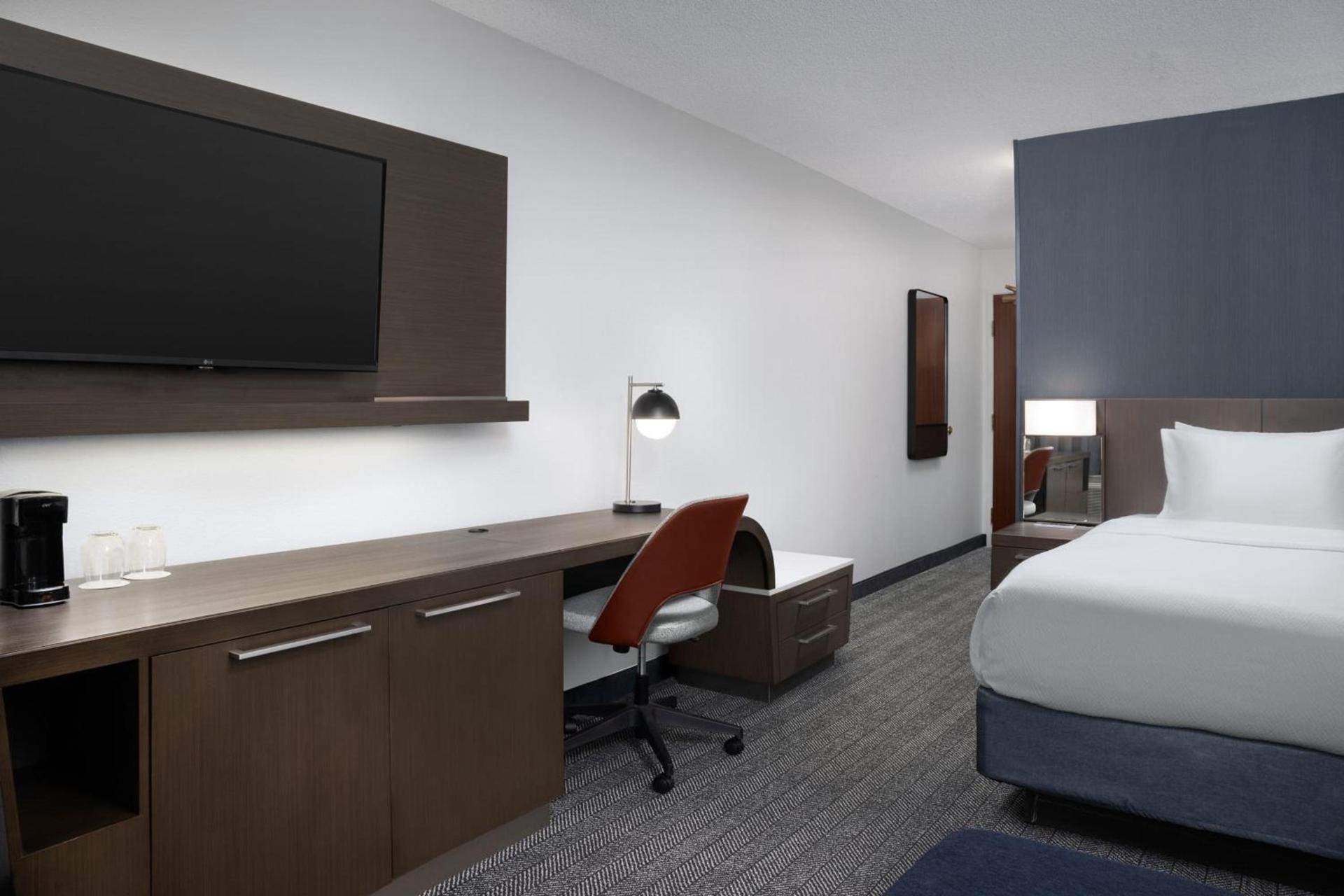 Courtyard by Marriott Lakeland photo 11