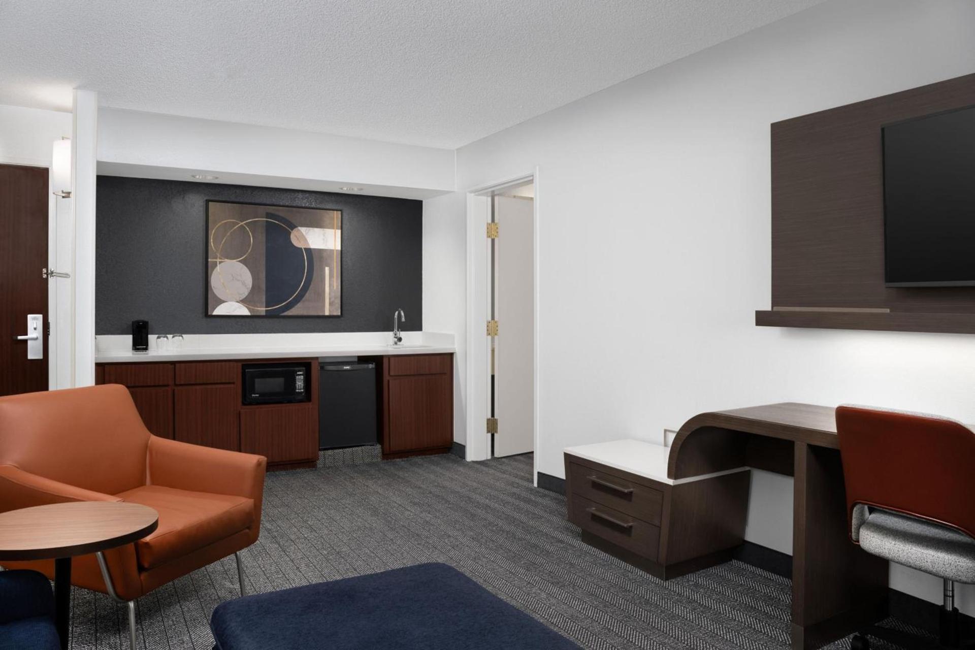 Courtyard by Marriott Lakeland photo 21