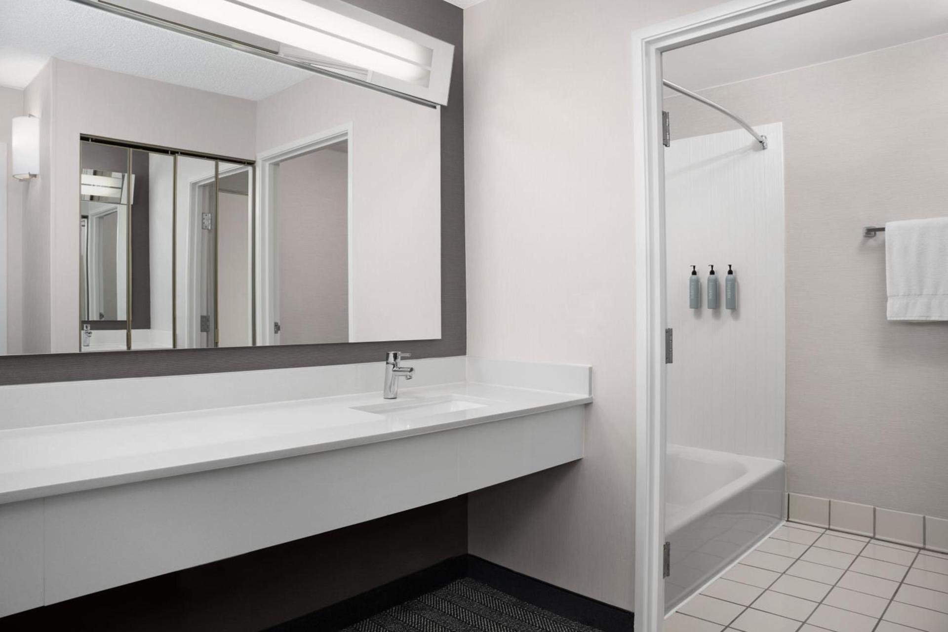 Courtyard by Marriott Lakeland photo 24