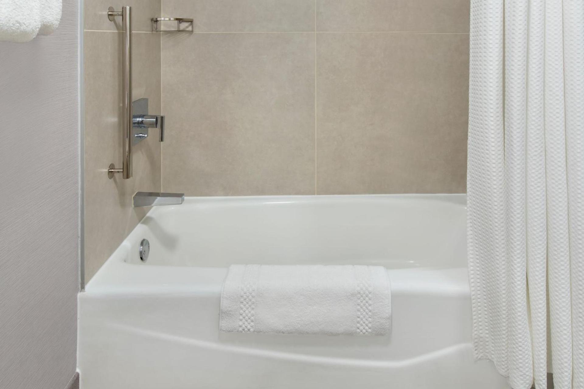 Courtyard by Marriott Tarrytown Westchester County photo 12