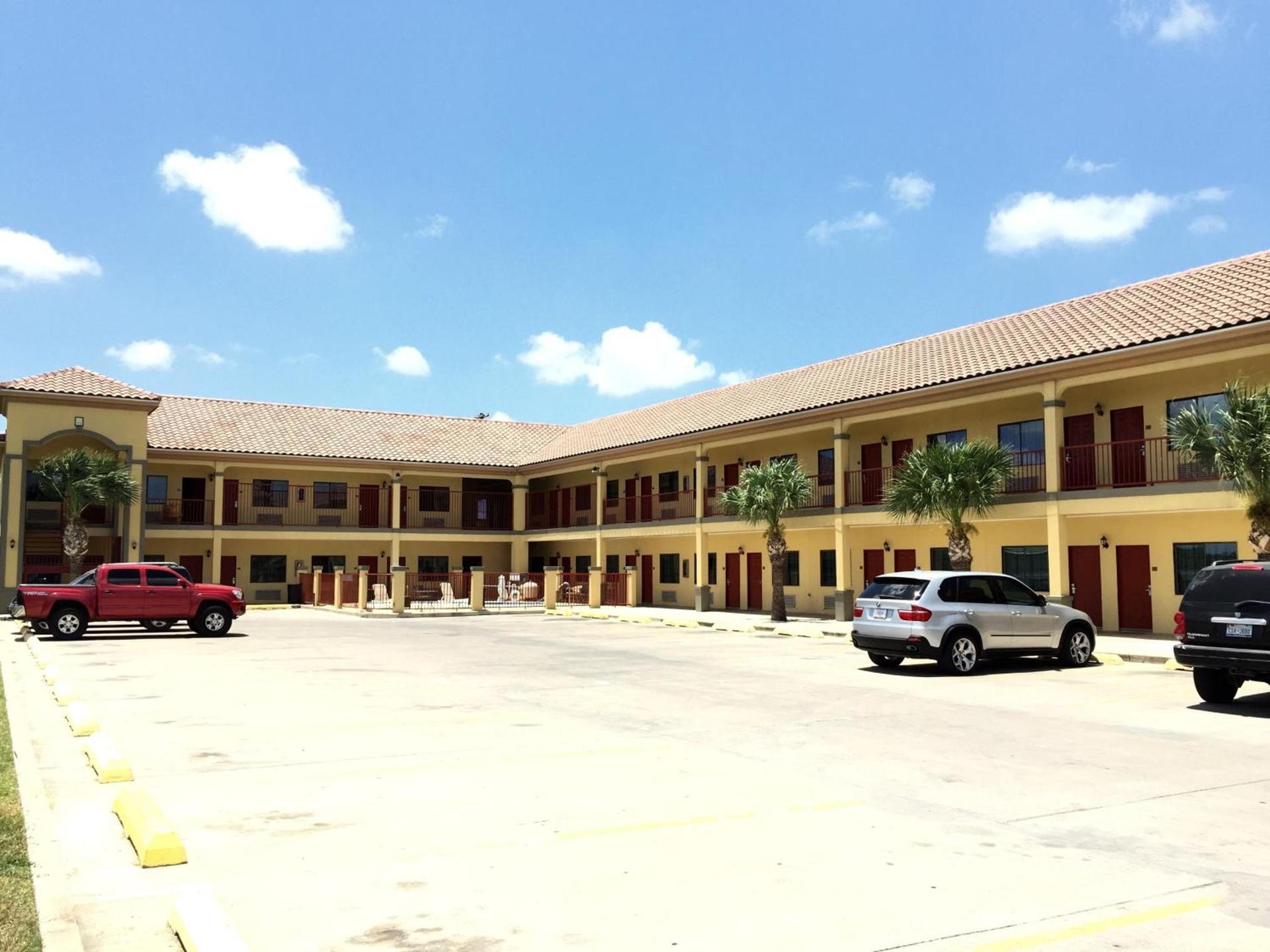 Boca Chica Inn and Suites photo 9