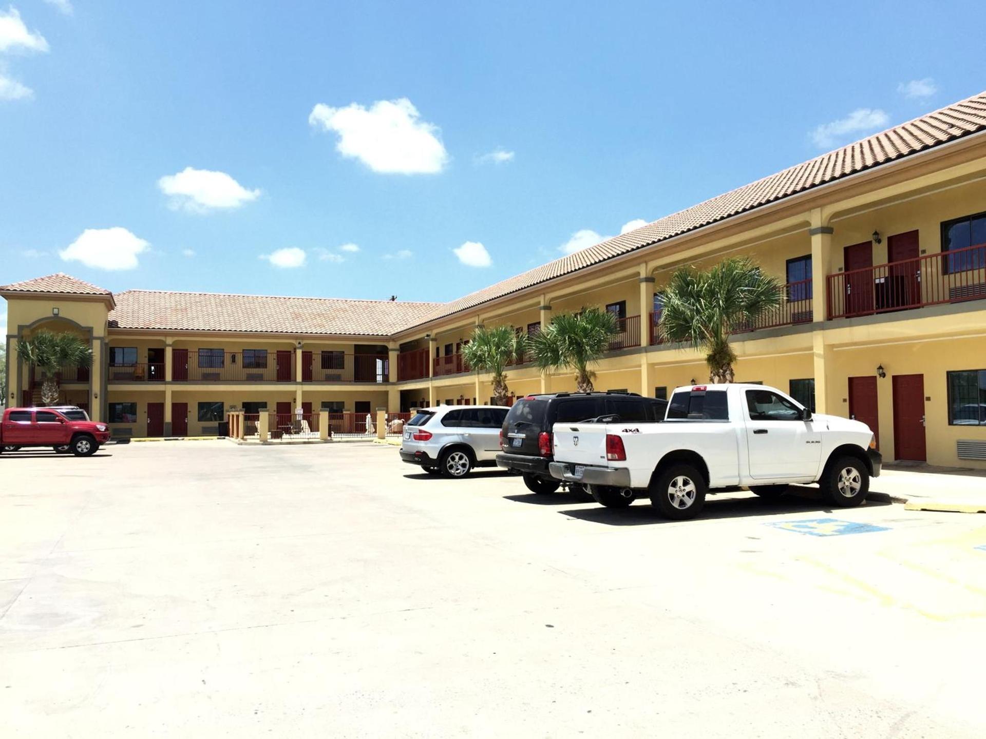 Boca Chica Inn and Suites photo 4