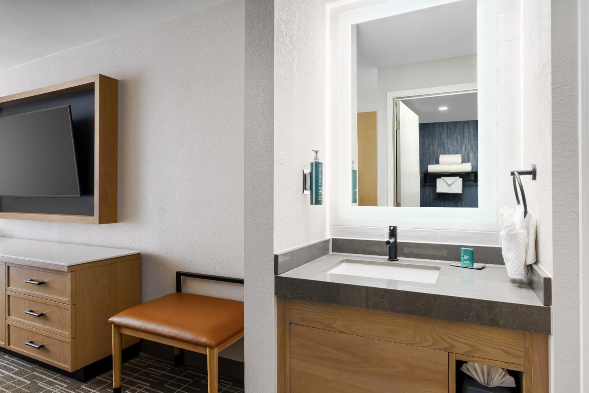 DoubleTree by Hilton Charlotte City Center photo 19